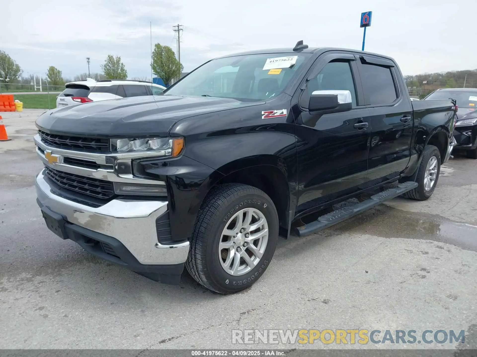 2 fotografías del automóvil dañado 3GCUYDED0KG212876 CHEVROLET SILVERADO 1500 2019