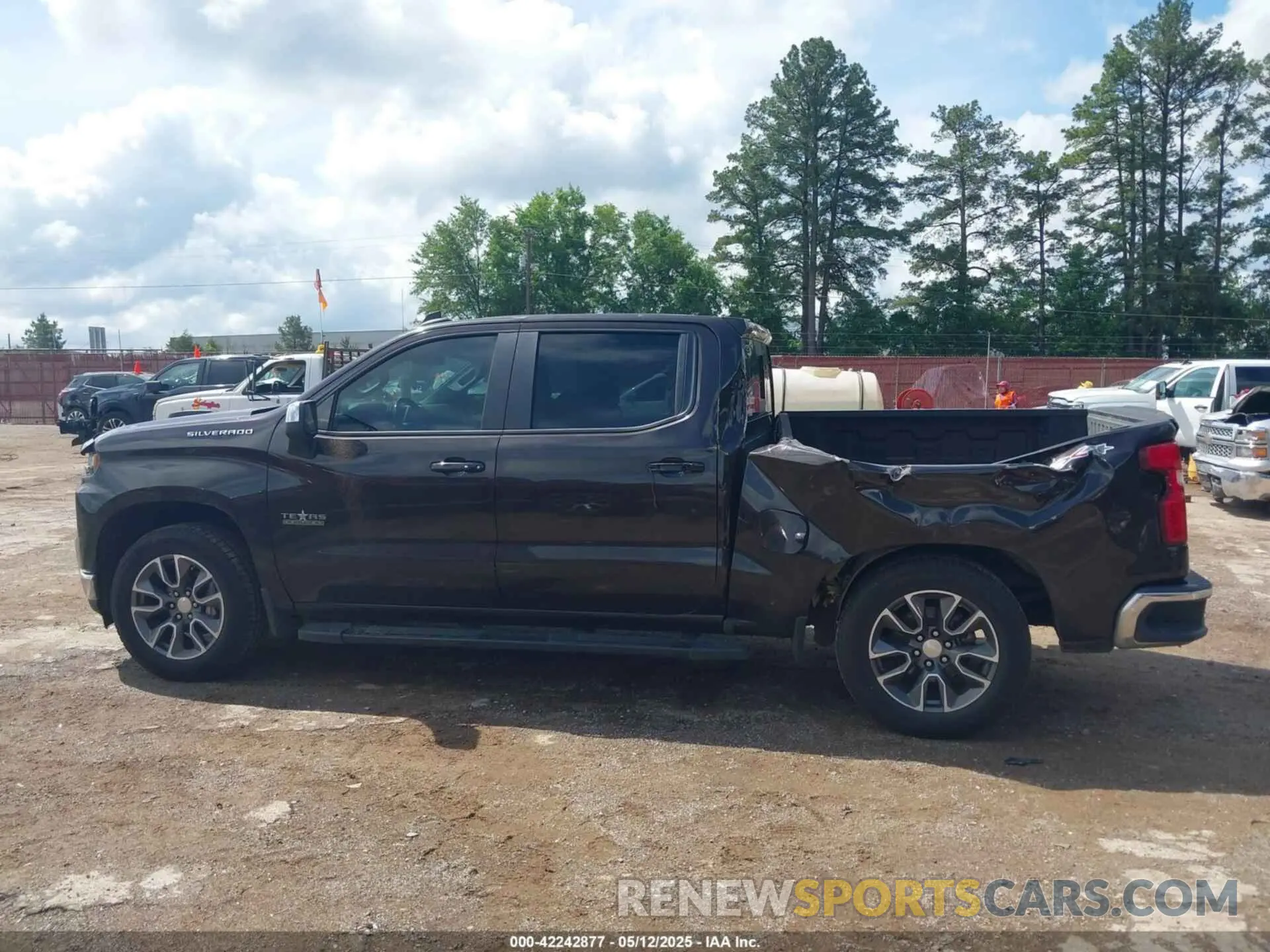 14 fotografías del automóvil dañado 3GCUYDED5KG160788 CHEVROLET SILVERADO 1500 2019