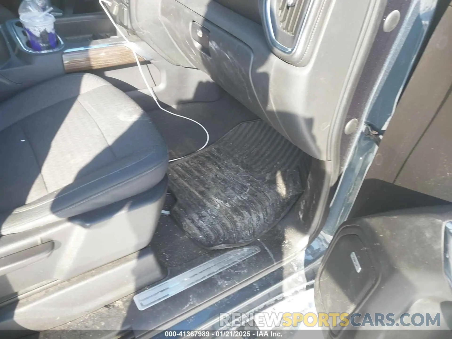 5 fotografías del automóvil dañado 3GCUYEED0KG273408 CHEVROLET SILVERADO 1500 2019