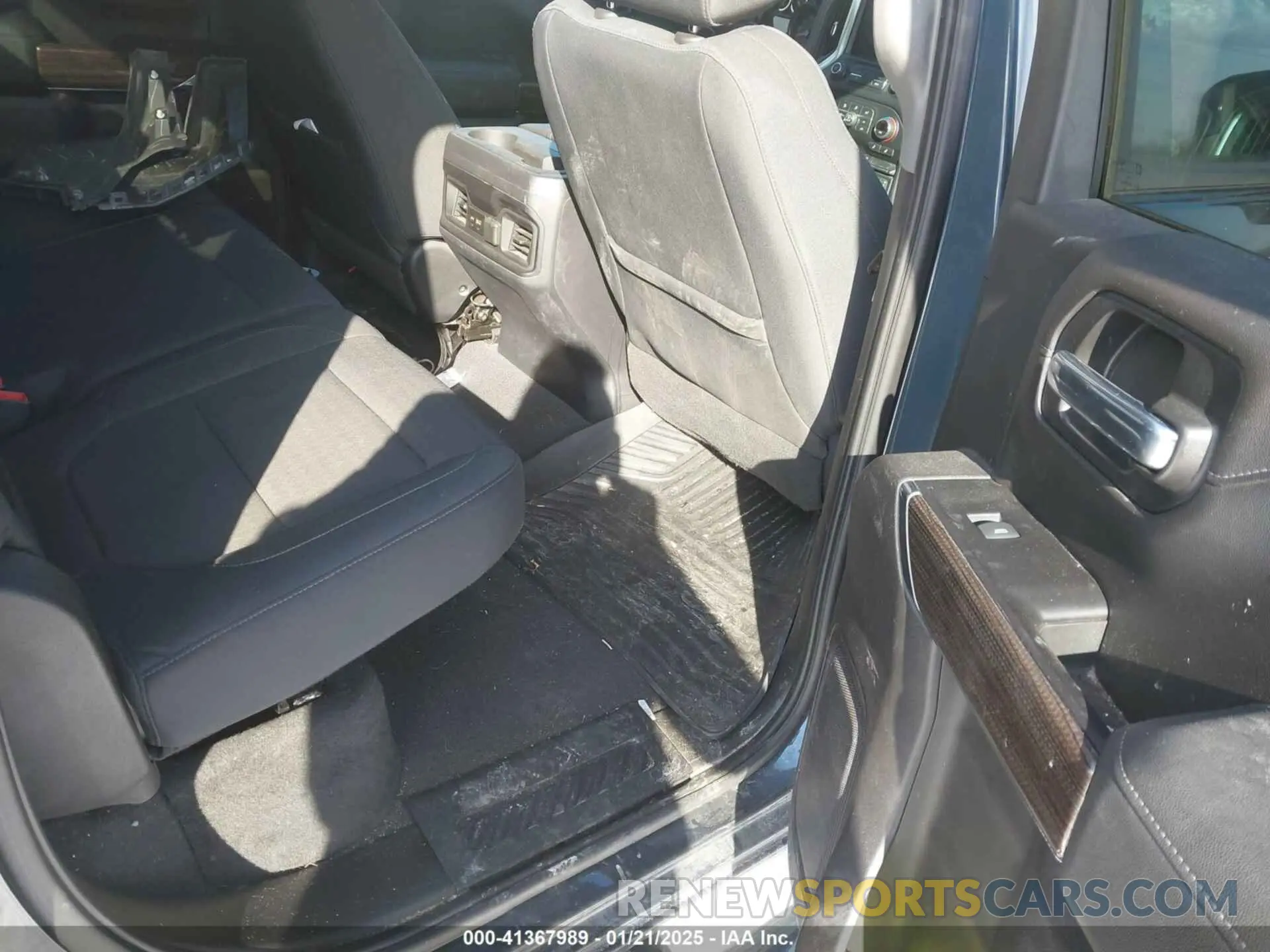 8 fotografías del automóvil dañado 3GCUYEED0KG273408 CHEVROLET SILVERADO 1500 2019