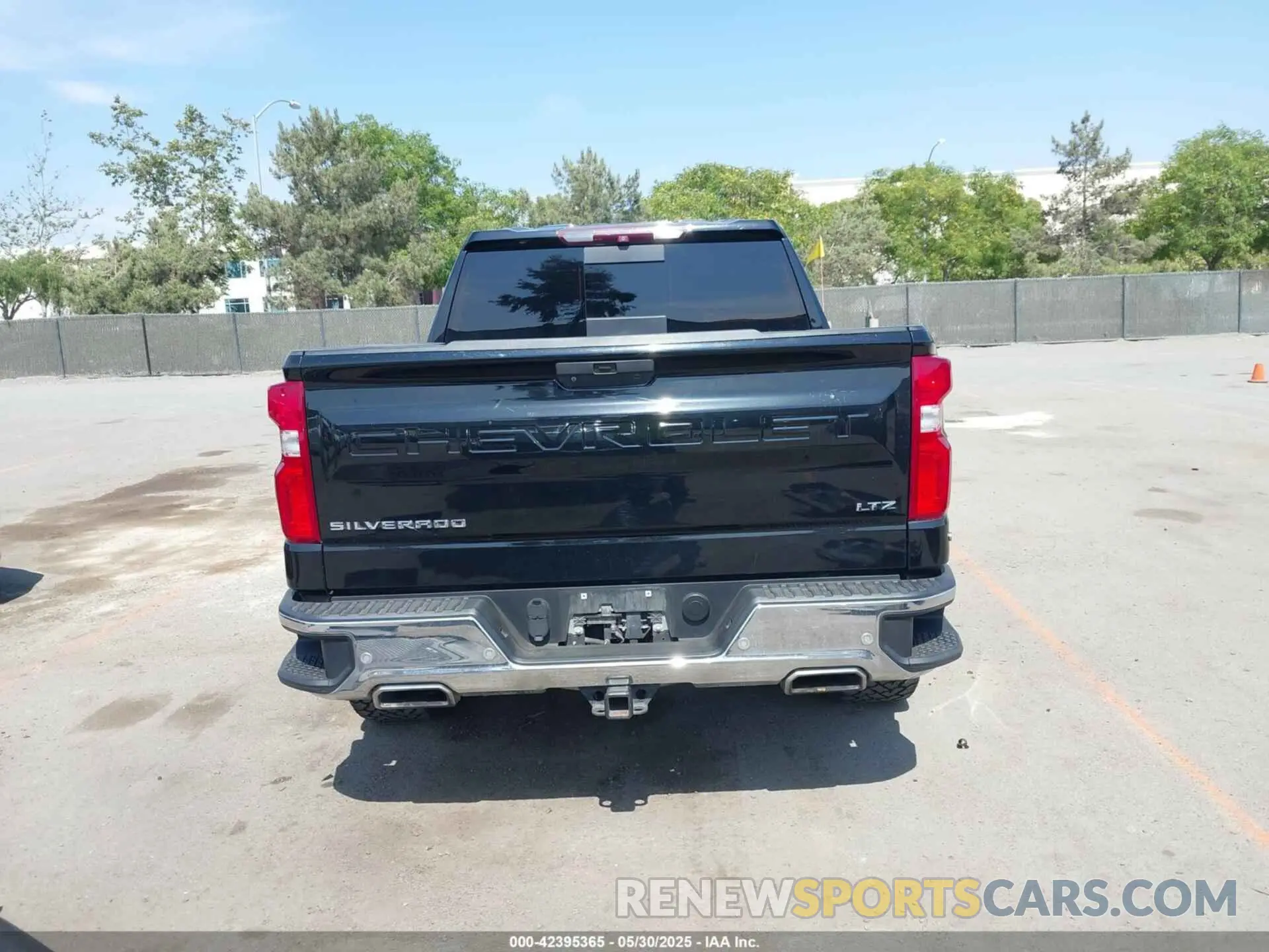 16 fotografías del automóvil dañado 3GCUYGEDXKG108302 CHEVROLET SILVERADO 1500 2019