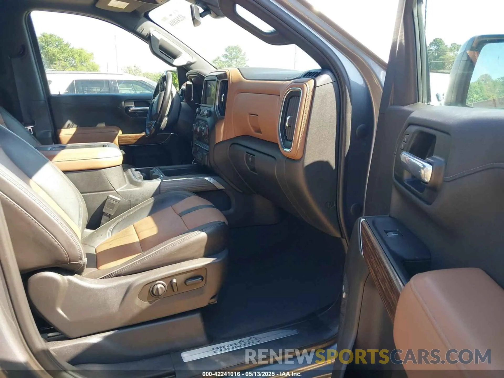 5 fotografías del automóvil dañado 3GCUYHED2KG168984 CHEVROLET SILVERADO 1500 2019