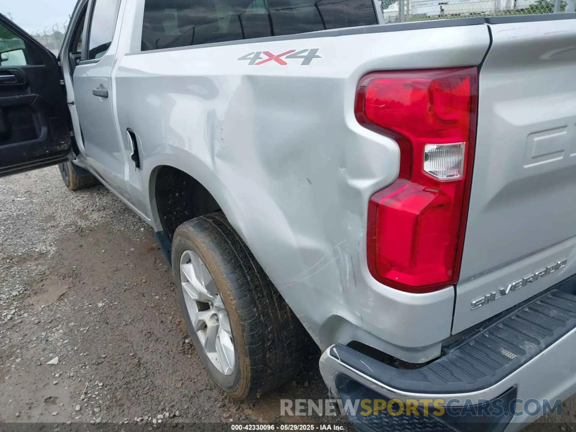 17 fotografías del automóvil dañado 1GCPYBEH1LZ155612 CHEVROLET SILVERADO 1500 2020
