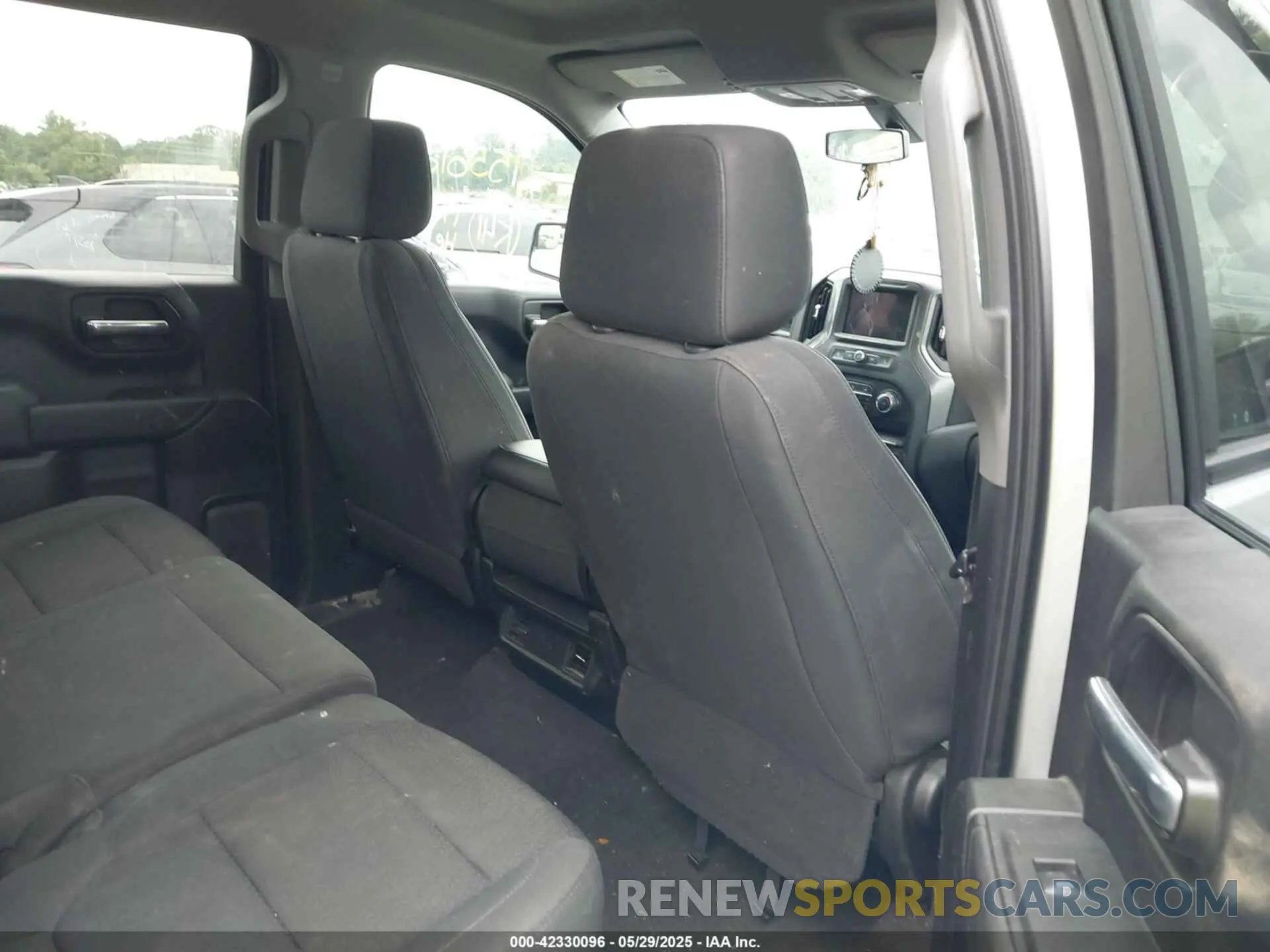 8 fotografías del automóvil dañado 1GCPYBEH1LZ155612 CHEVROLET SILVERADO 1500 2020