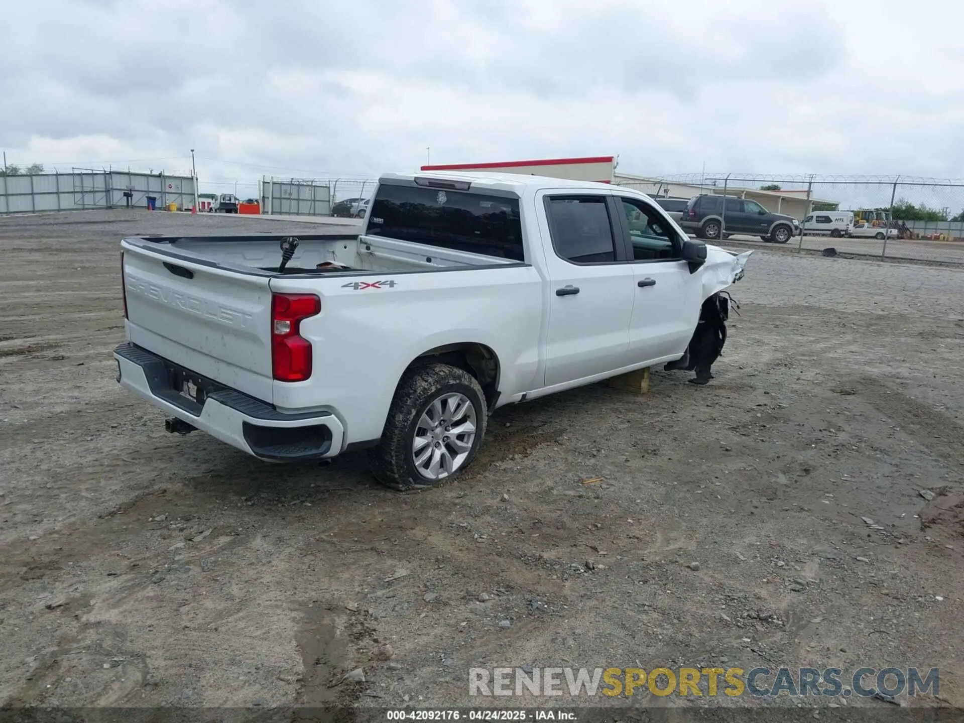 4 fotografías del automóvil dañado 1GCPYBEH1LZ267892 CHEVROLET SILVERADO 1500 2020