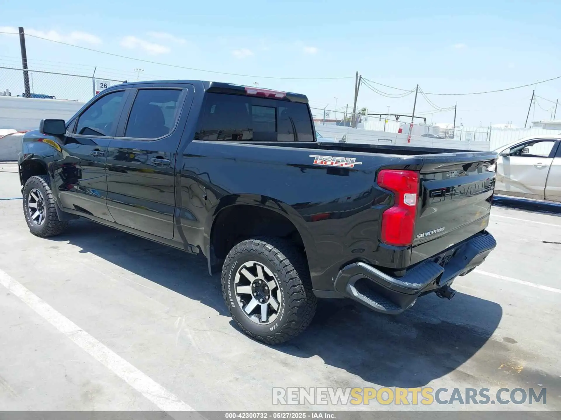3 fotografías del automóvil dañado 1GCPYFED6LZ205621 CHEVROLET SILVERADO 1500 2020