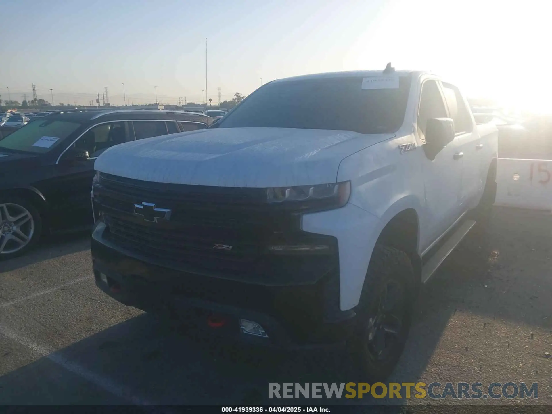 2 fotografías del automóvil dañado 1GCPYFED8LZ325811 CHEVROLET SILVERADO 1500 2020