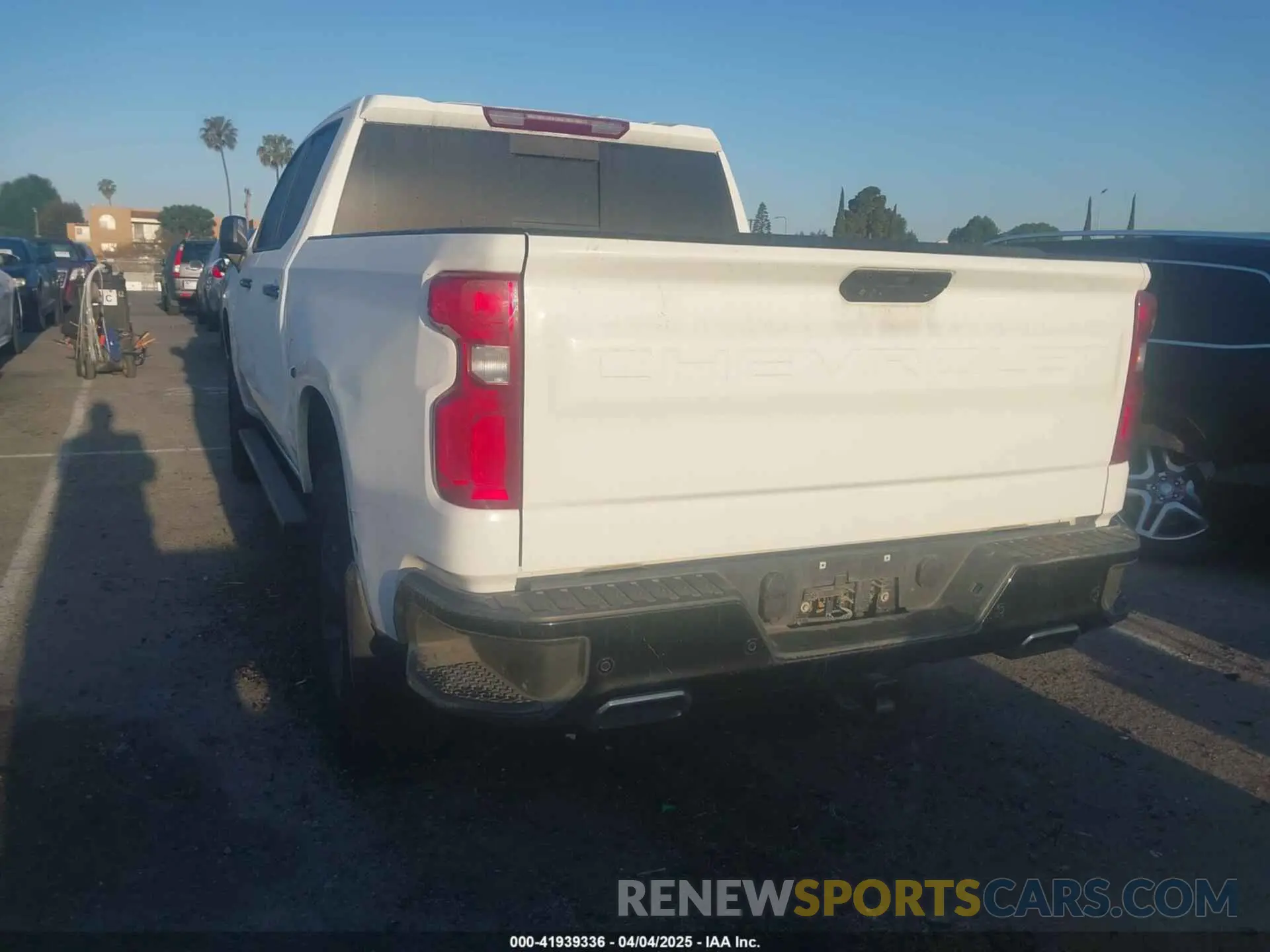 3 fotografías del automóvil dañado 1GCPYFED8LZ325811 CHEVROLET SILVERADO 1500 2020