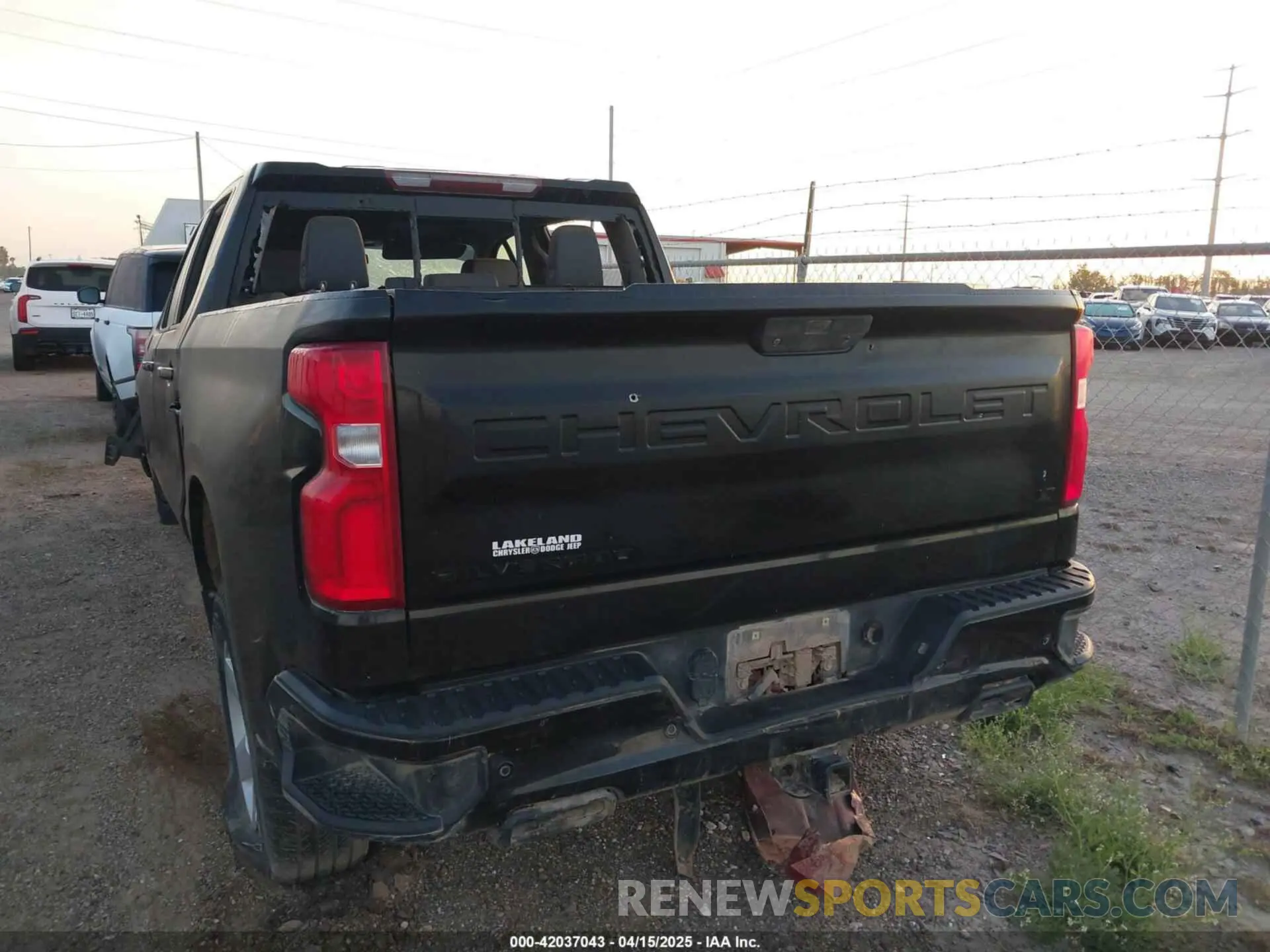 3 fotografías del automóvil dañado 1GCPYFEL2LZ279173 CHEVROLET SILVERADO 1500 2020