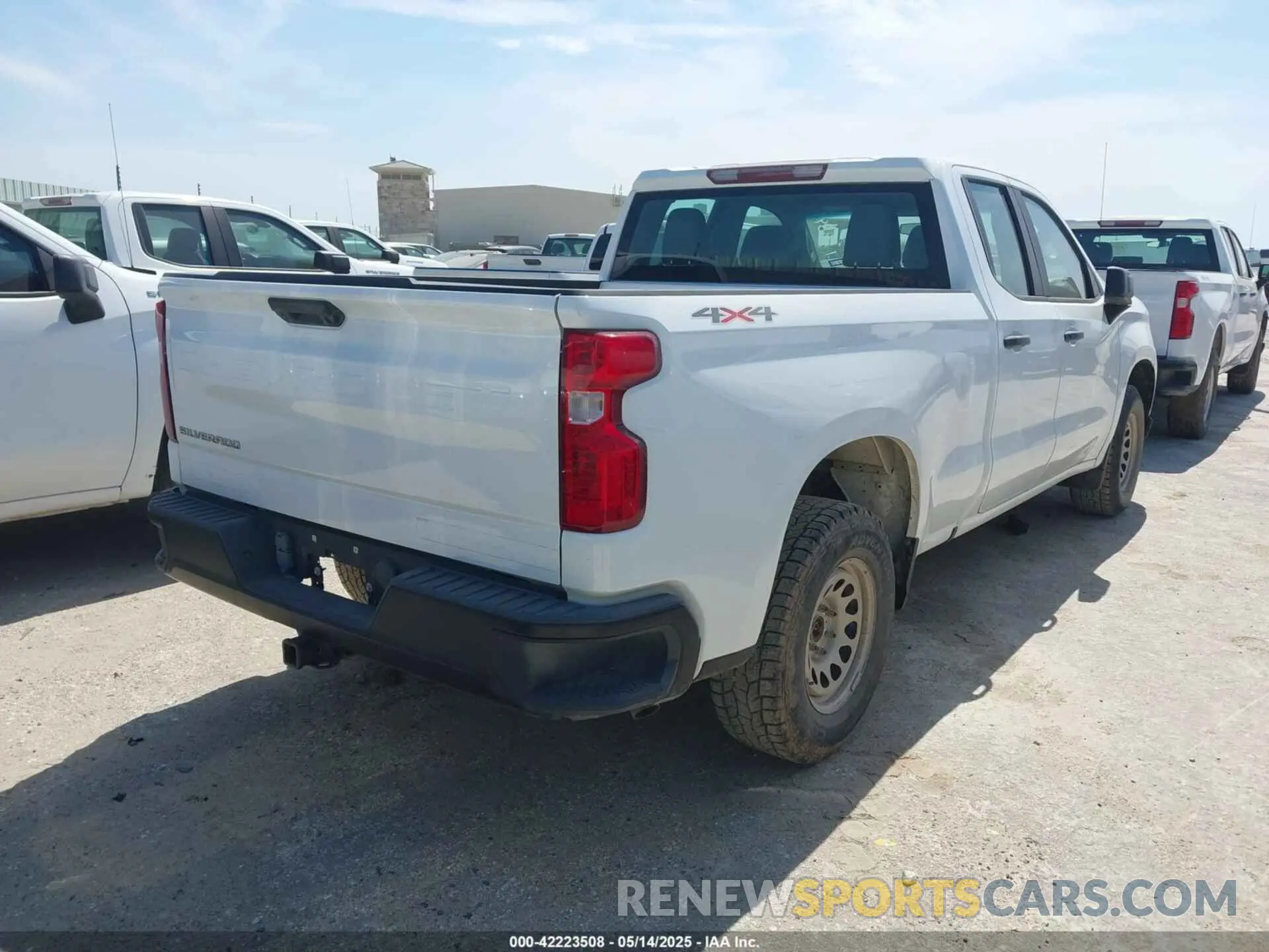 4 fotografías del automóvil dañado 1GCRYAEF3LZ178343 CHEVROLET SILVERADO 1500 2020