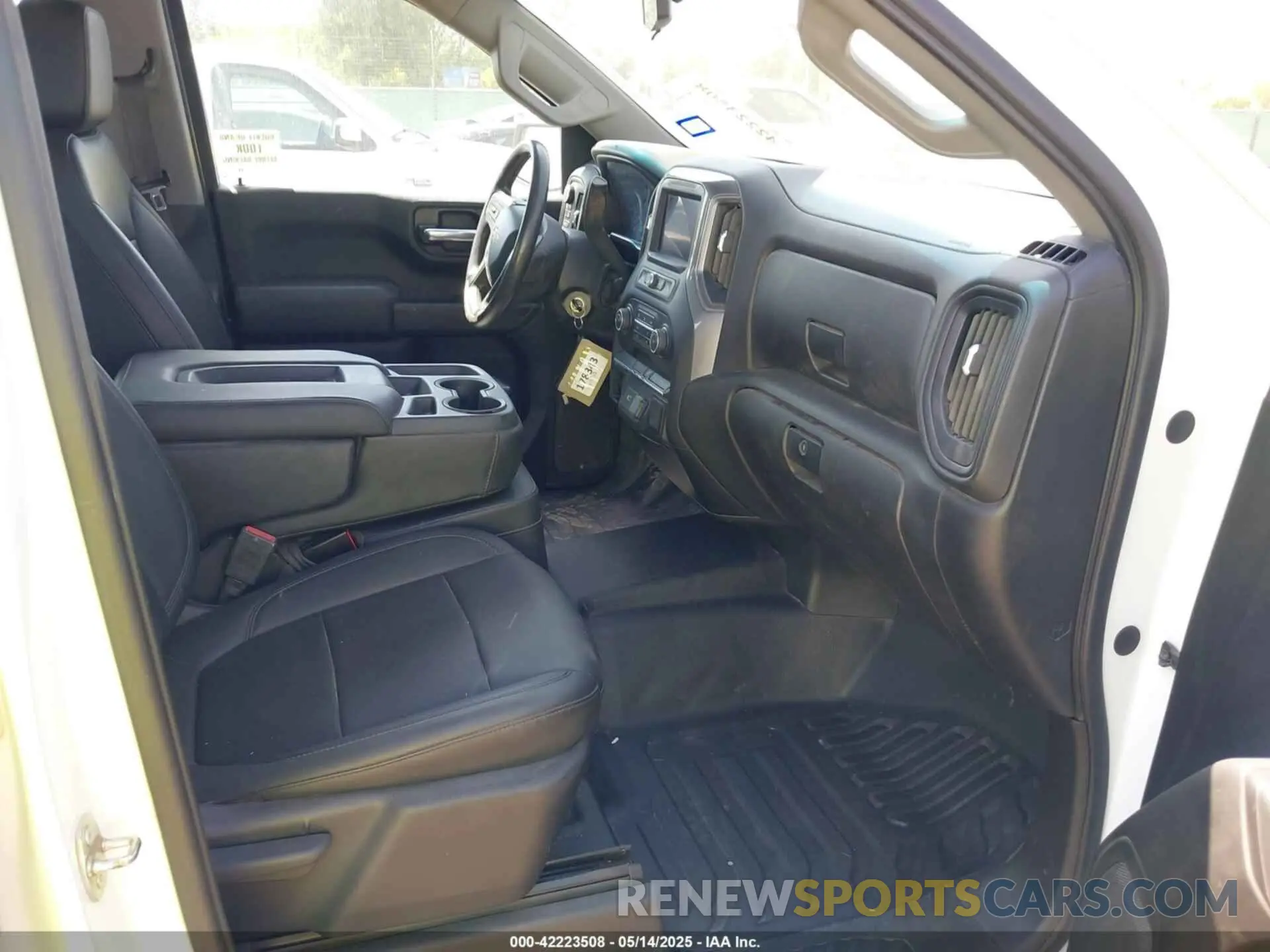 5 fotografías del automóvil dañado 1GCRYAEF3LZ178343 CHEVROLET SILVERADO 1500 2020