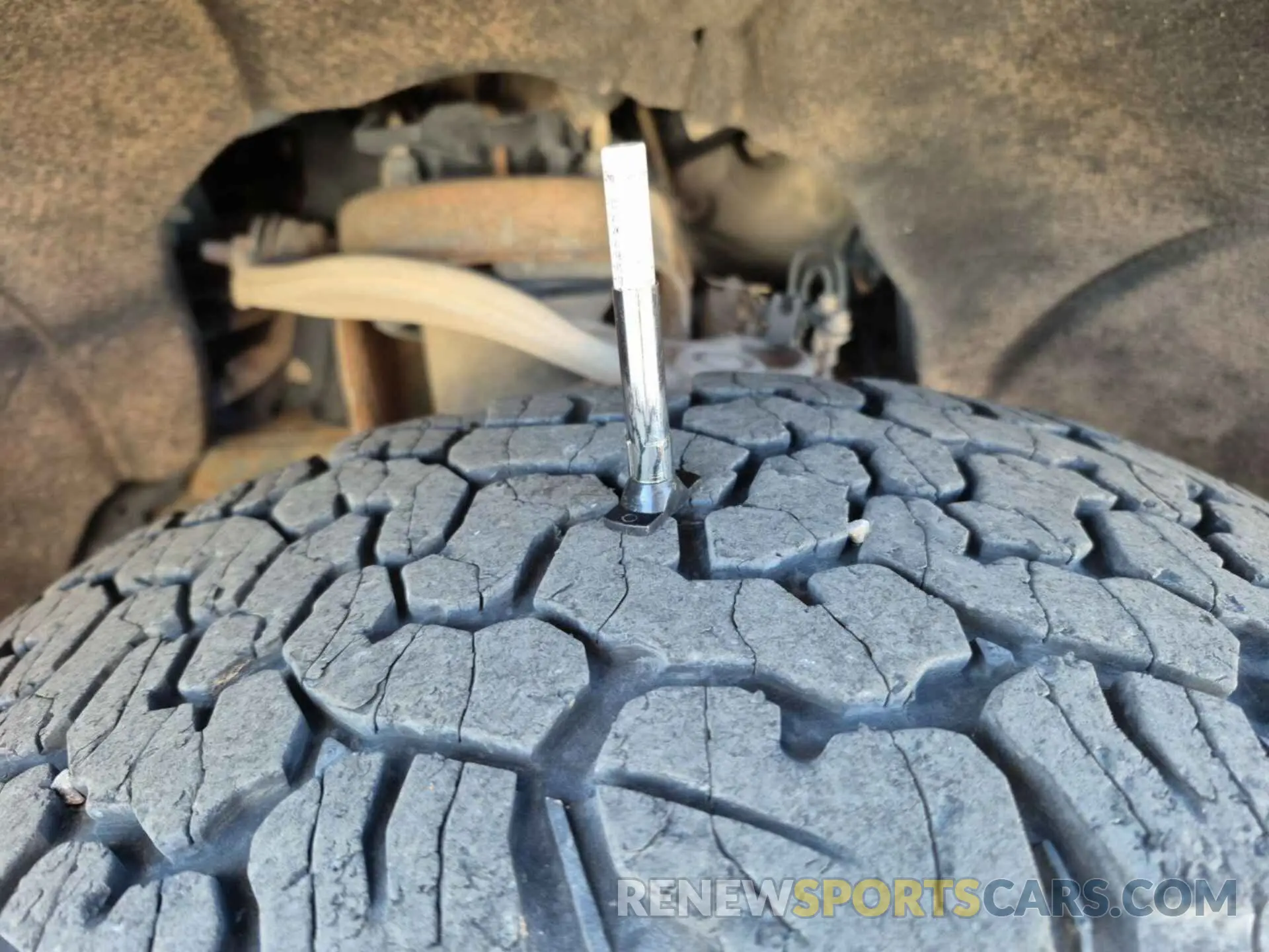 10 fotografías del automóvil dañado 1GCRYAEFXLZ210303 CHEVROLET SILVERADO 1500 2020