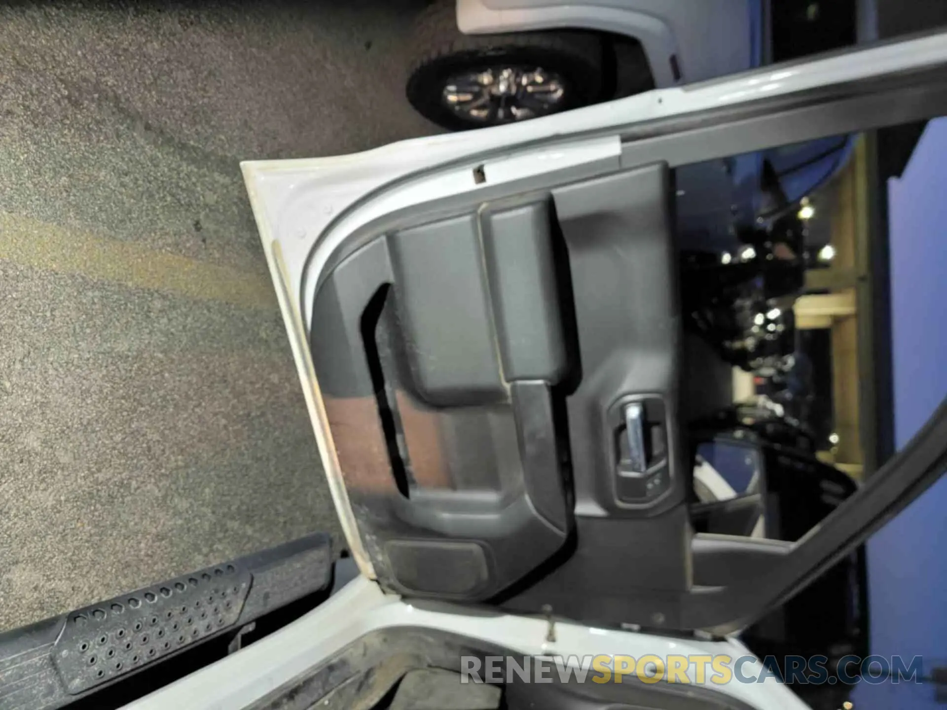 15 fotografías del automóvil dañado 1GCRYAEFXLZ210303 CHEVROLET SILVERADO 1500 2020