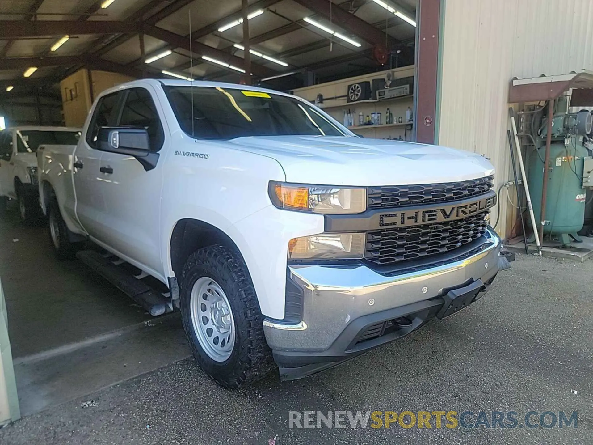 5 fotografías del automóvil dañado 1GCRYAEFXLZ210303 CHEVROLET SILVERADO 1500 2020