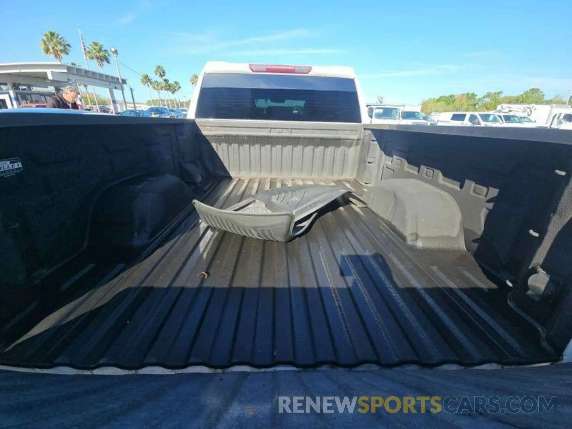 2 fotografías del automóvil dañado 1GCRYAEH7LZ267429 CHEVROLET SILVERADO 1500 2020