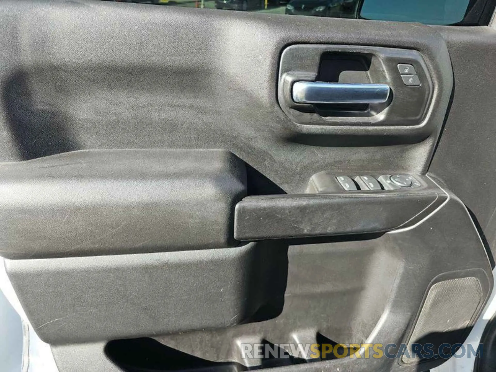 24 fotografías del automóvil dañado 1GCRYAEH7LZ267429 CHEVROLET SILVERADO 1500 2020