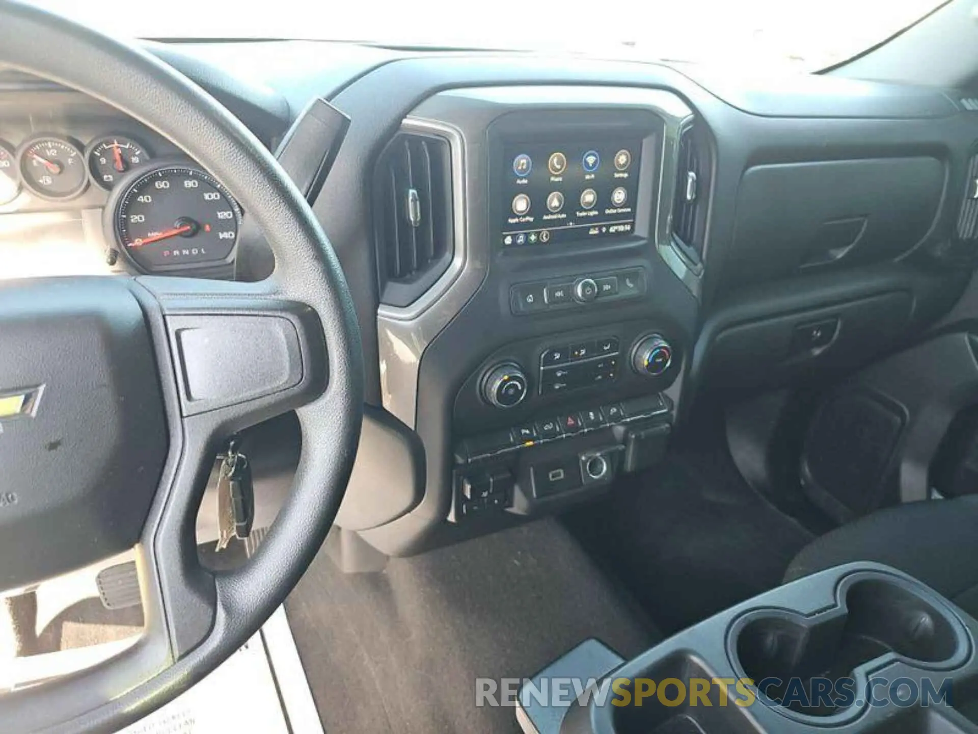 3 fotografías del automóvil dañado 1GCRYAEH7LZ267429 CHEVROLET SILVERADO 1500 2020