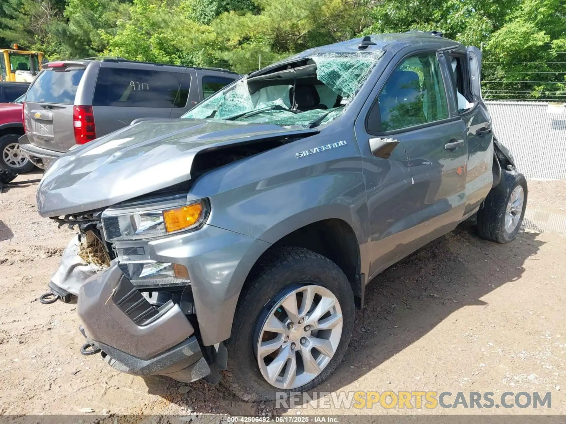 2 fotografías del automóvil dañado 1GCRYBEH2LZ274018 CHEVROLET SILVERADO 1500 2020