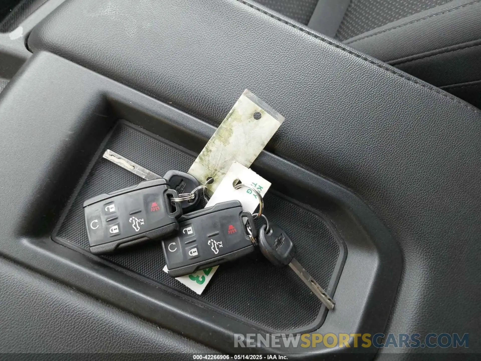 11 fotografías del automóvil dañado 1GCUYBEF8LZ201826 CHEVROLET SILVERADO 1500 2020