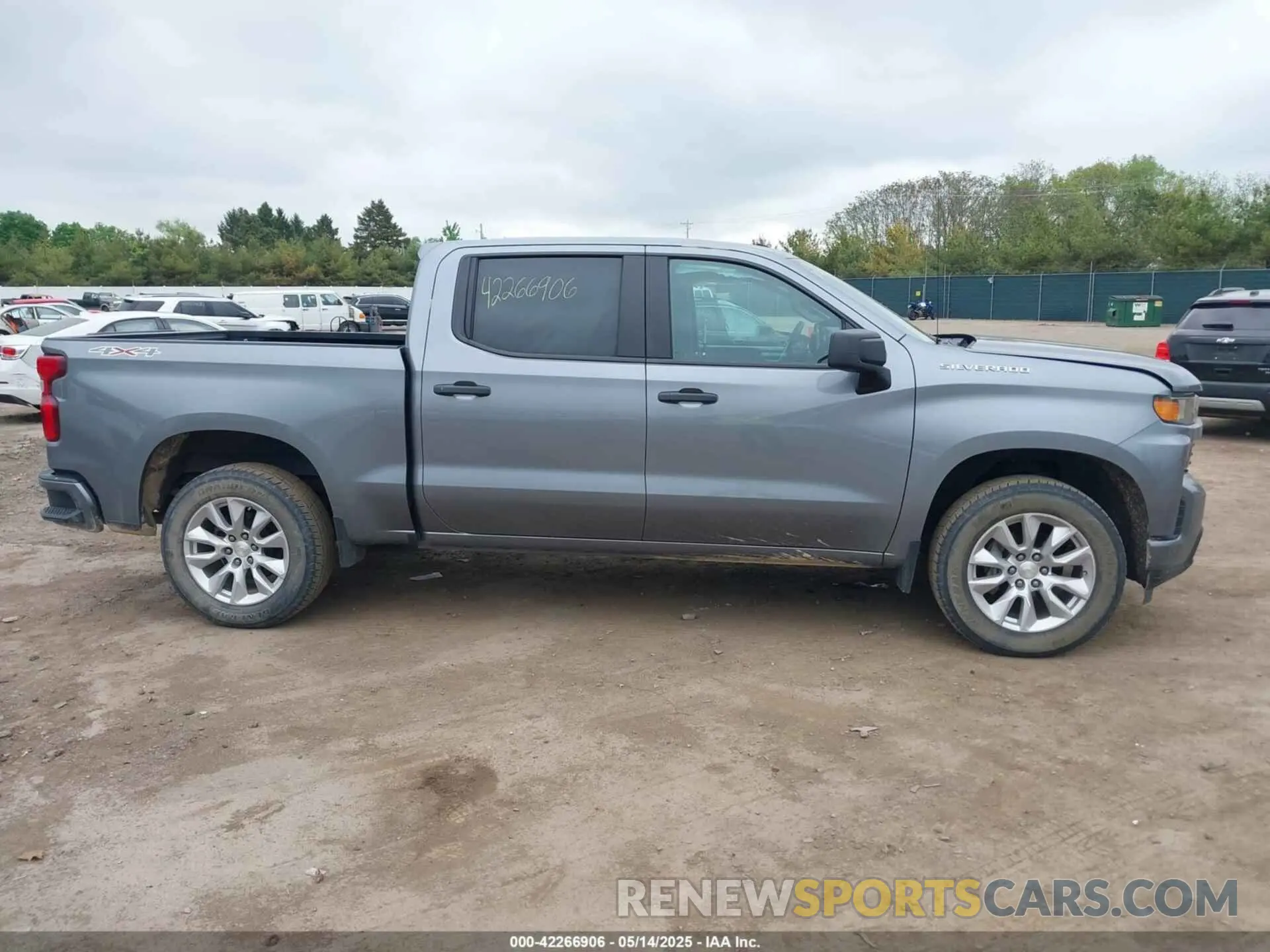 13 fotografías del automóvil dañado 1GCUYBEF8LZ201826 CHEVROLET SILVERADO 1500 2020