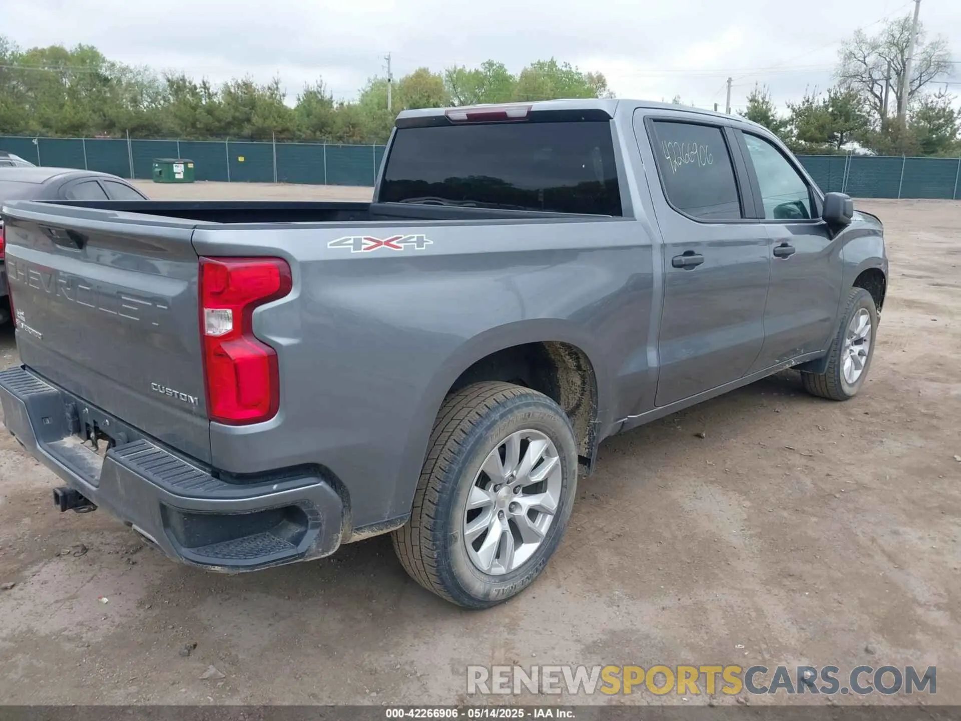 4 fotografías del automóvil dañado 1GCUYBEF8LZ201826 CHEVROLET SILVERADO 1500 2020