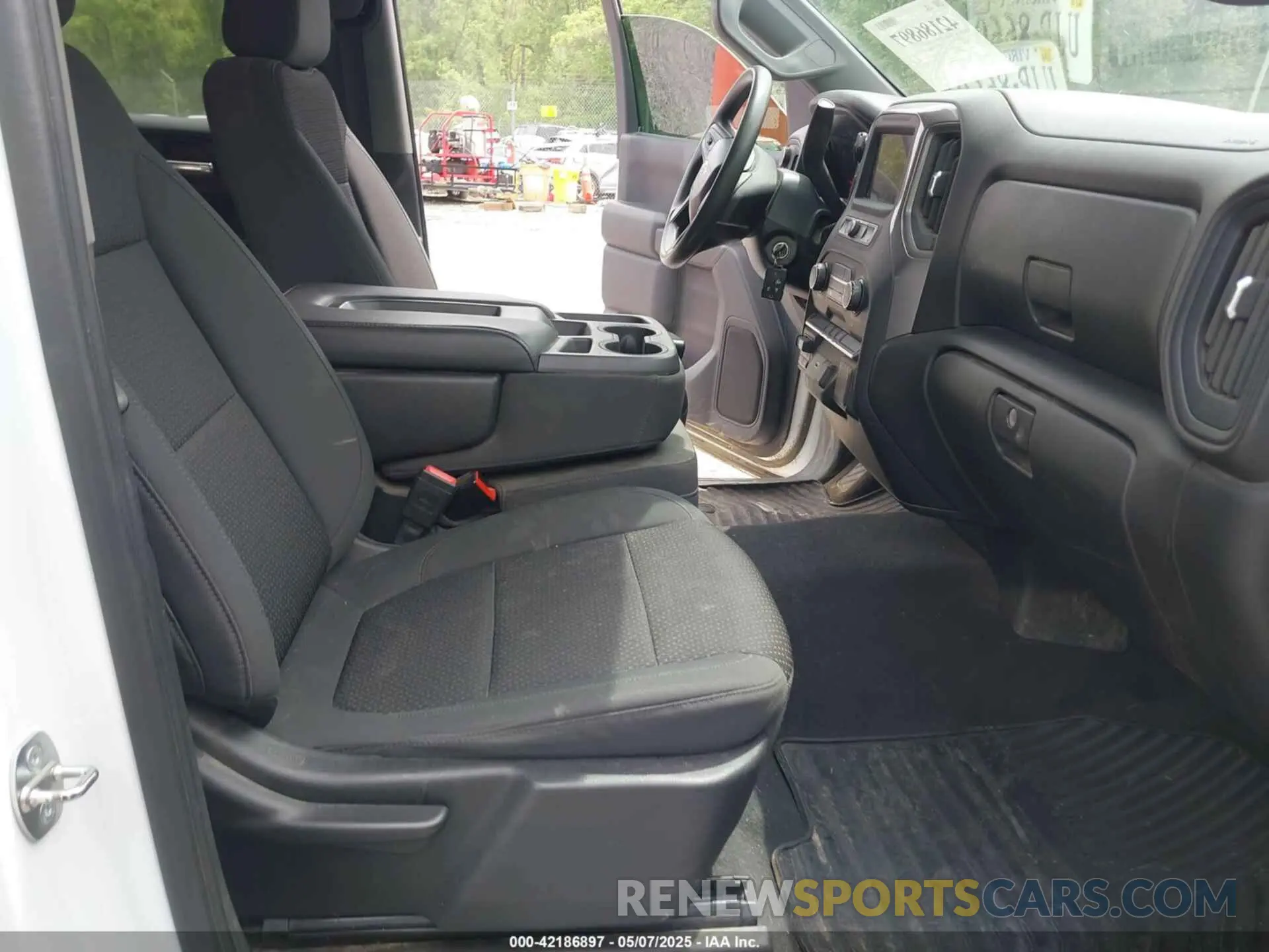 5 fotografías del automóvil dañado 1GCUYBEF8LZ251450 CHEVROLET SILVERADO 1500 2020
