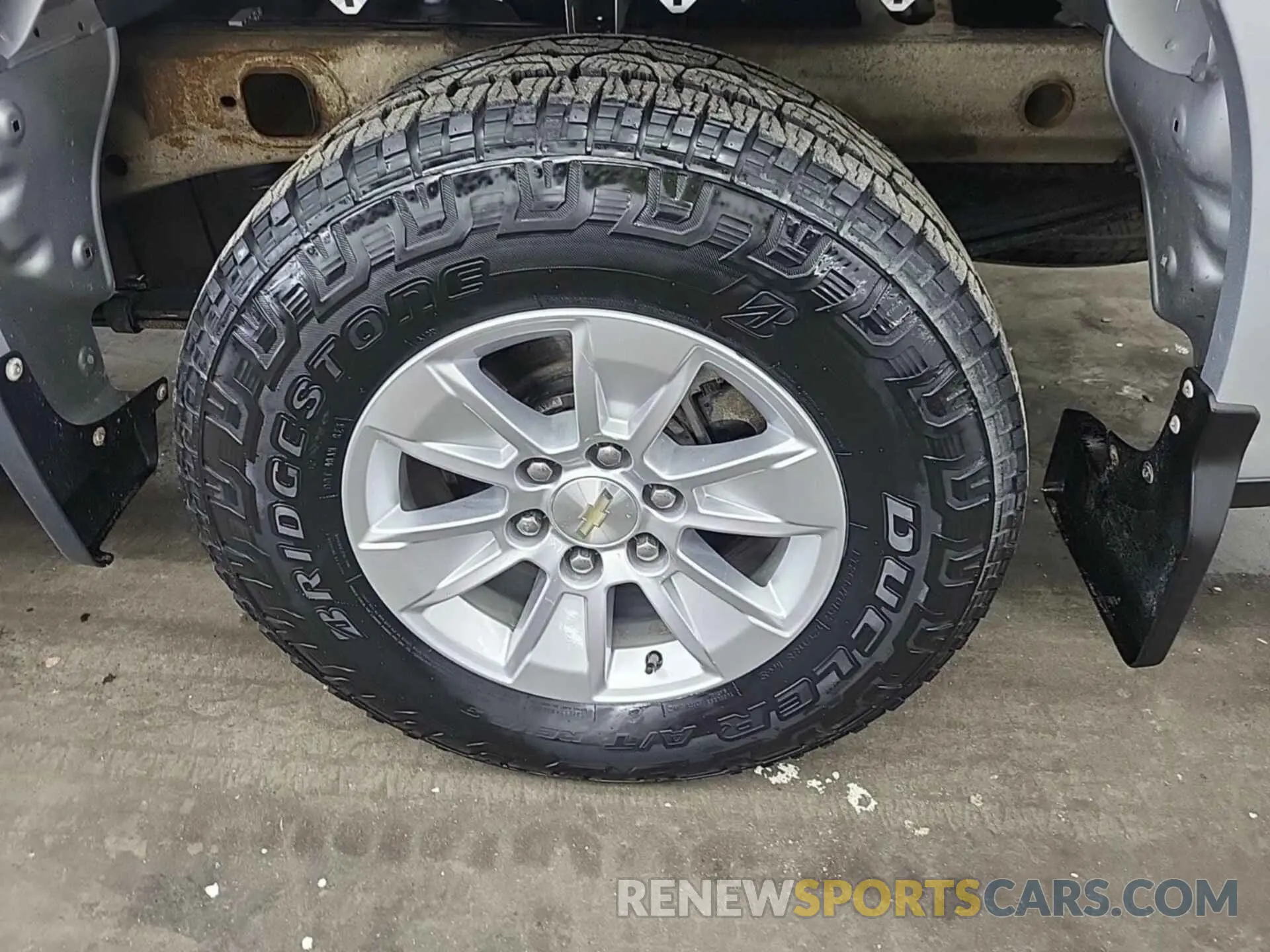 4 fotografías del automóvil dañado 1GCUYDED0LZ170436 CHEVROLET SILVERADO 1500 2020