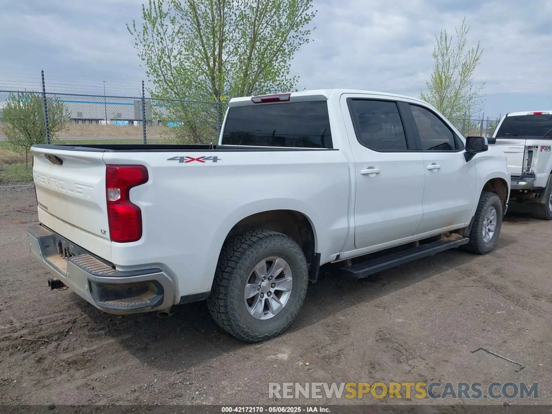 4 fotografías del automóvil dañado 1GCUYDED4LZ137214 CHEVROLET SILVERADO 1500 2020