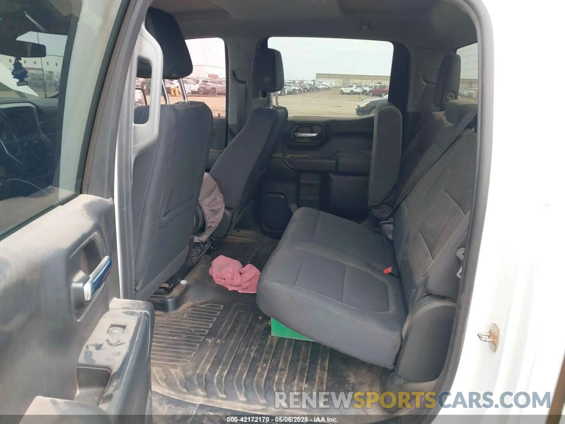 8 fotografías del automóvil dañado 1GCUYDED4LZ137214 CHEVROLET SILVERADO 1500 2020