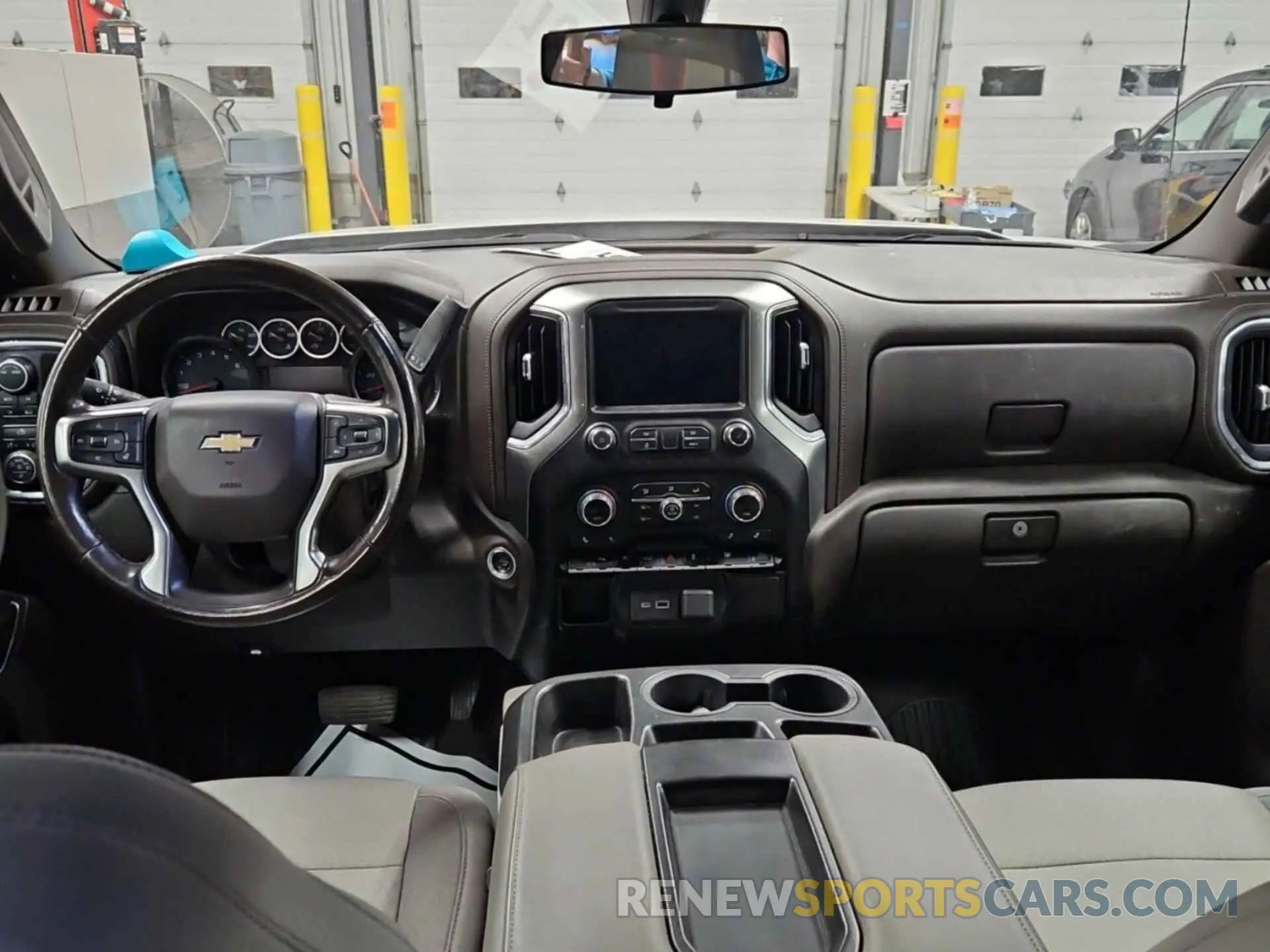 33 fotografías del automóvil dañado 1GCUYDED7LZ220183 CHEVROLET SILVERADO 1500 2020