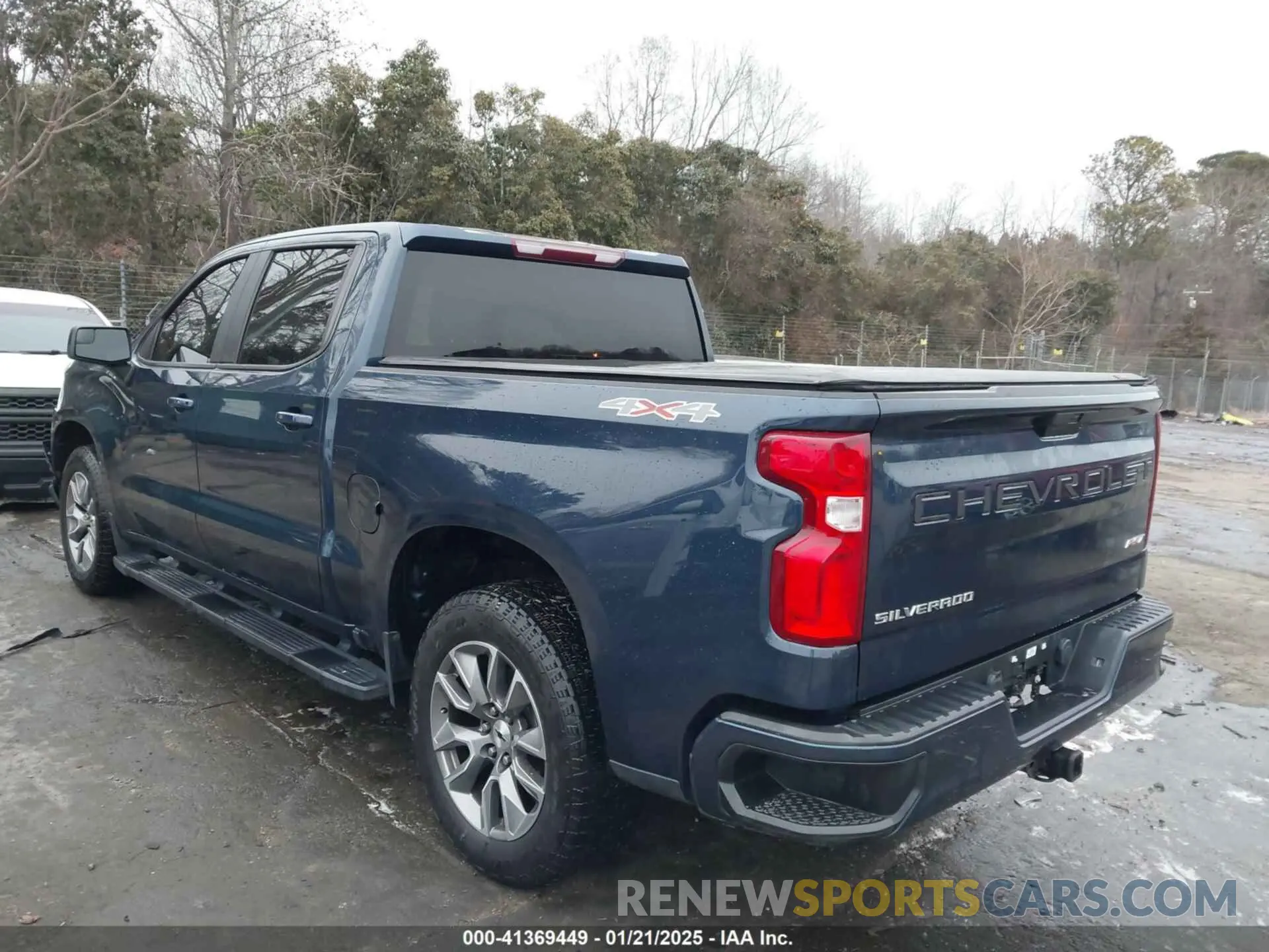 3 fotografías del automóvil dañado 1GCUYEEDXLZ181725 CHEVROLET SILVERADO 1500 2020