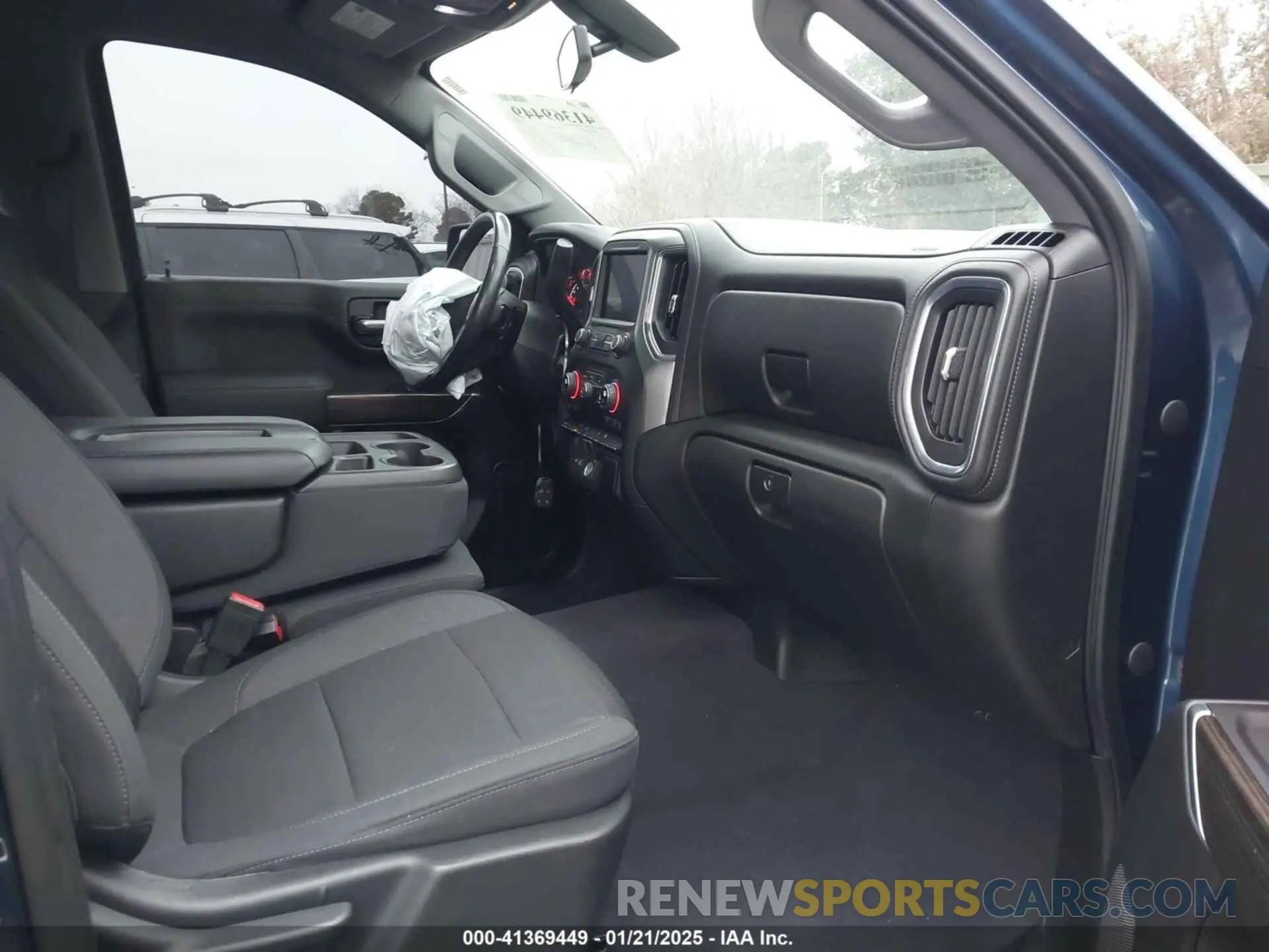 5 fotografías del automóvil dañado 1GCUYEEDXLZ181725 CHEVROLET SILVERADO 1500 2020