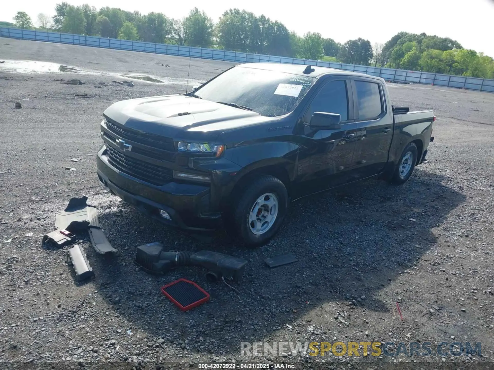 2 fotografías del automóvil dañado 1GCUYEEL6LZ378415 CHEVROLET SILVERADO 1500 2020