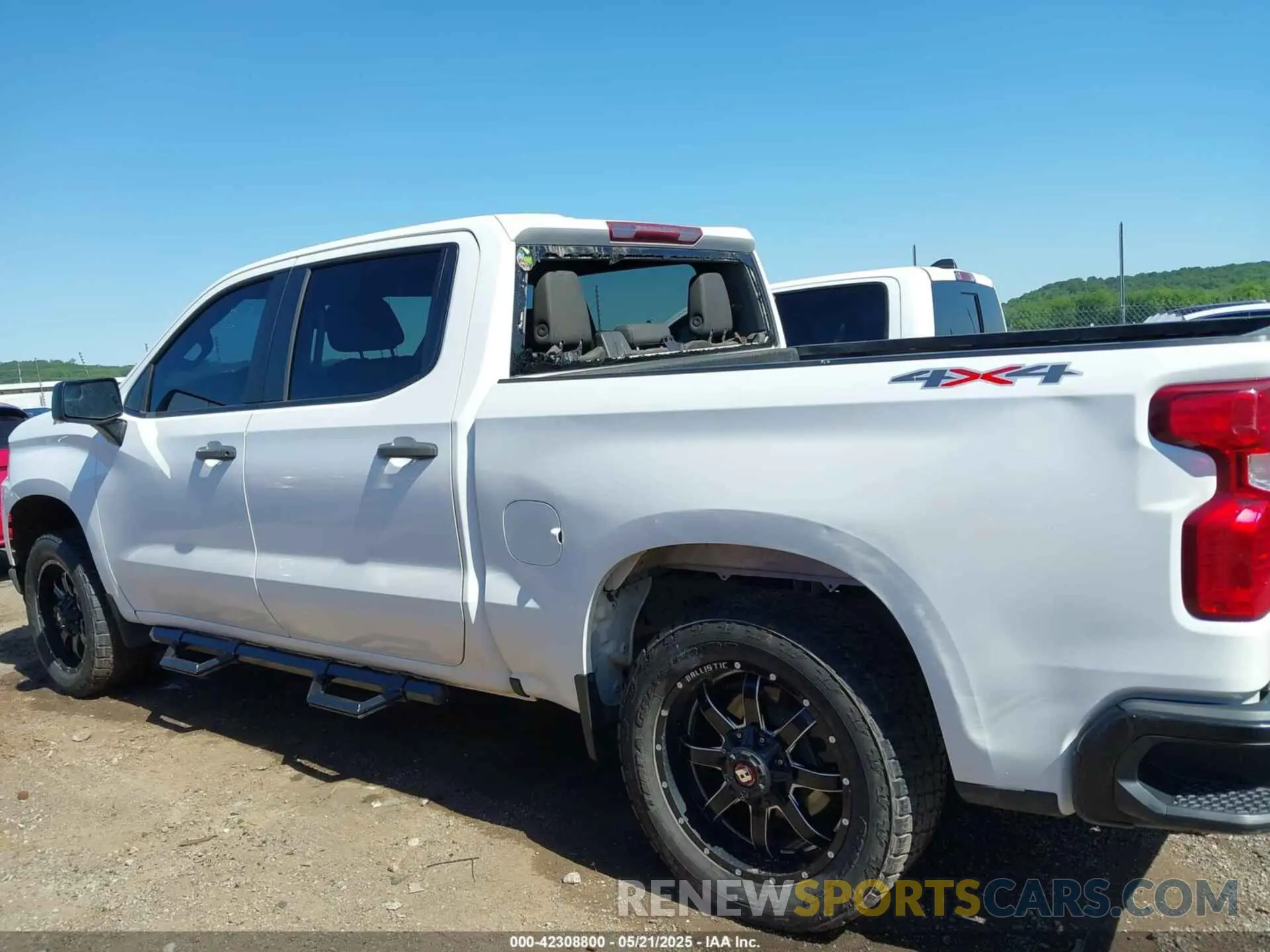 15 fotografías del automóvil dañado 3GCPYAEH9LG330263 CHEVROLET SILVERADO 1500 2020