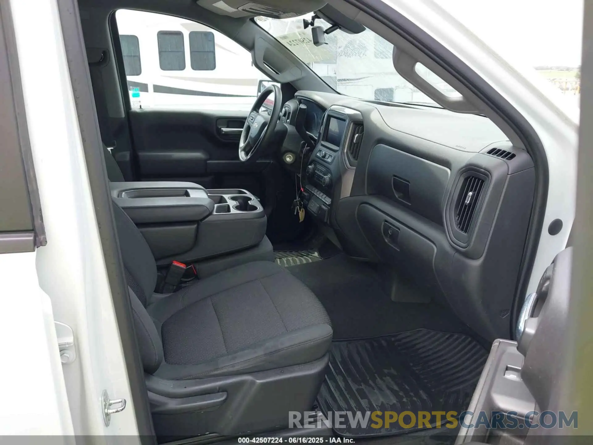 5 fotografías del automóvil dañado 3GCPYBEK7LG376045 CHEVROLET SILVERADO 1500 2020