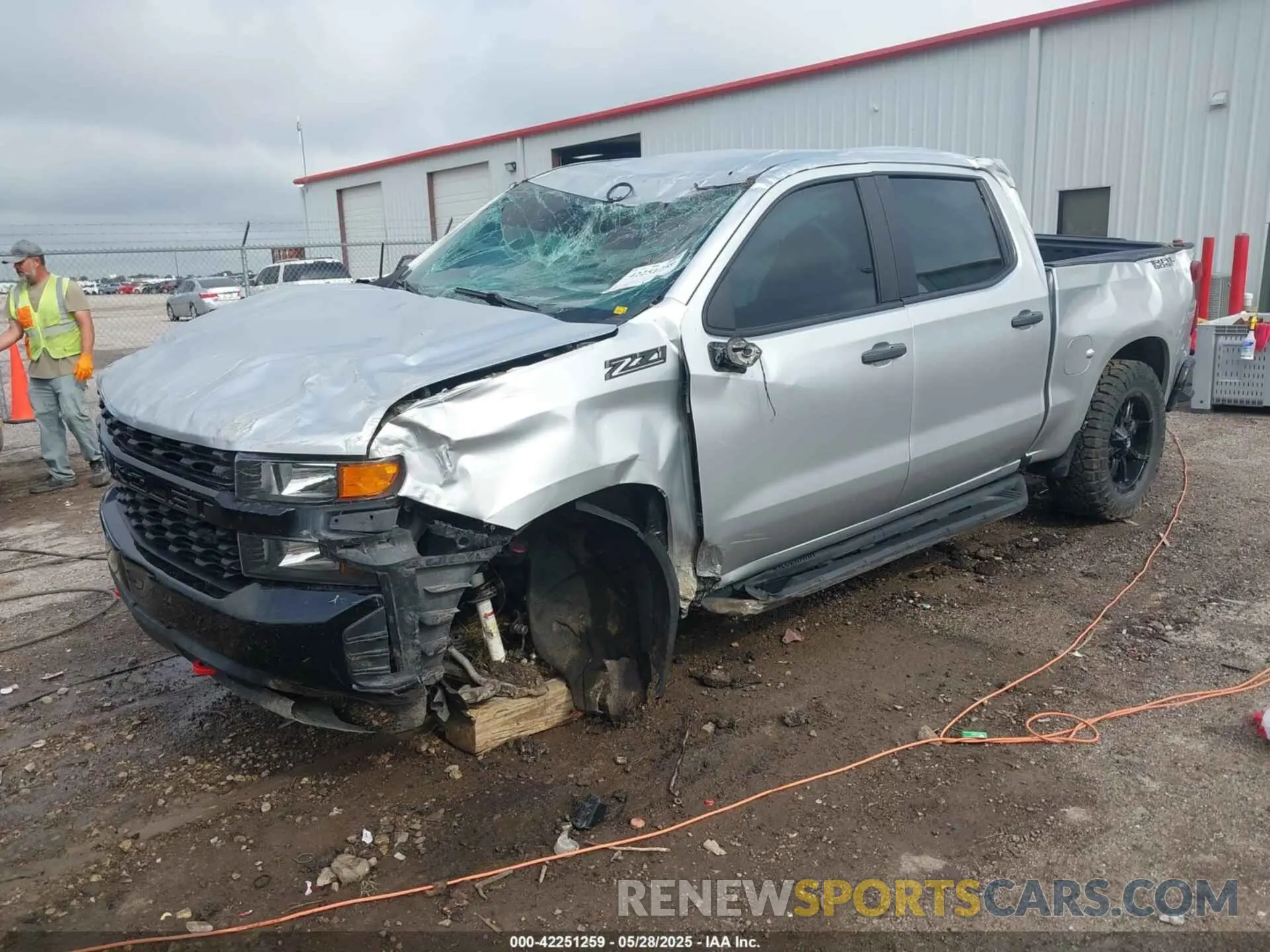 2 fotografías del automóvil dañado 3GCPYCEF0LG313183 CHEVROLET SILVERADO 1500 2020
