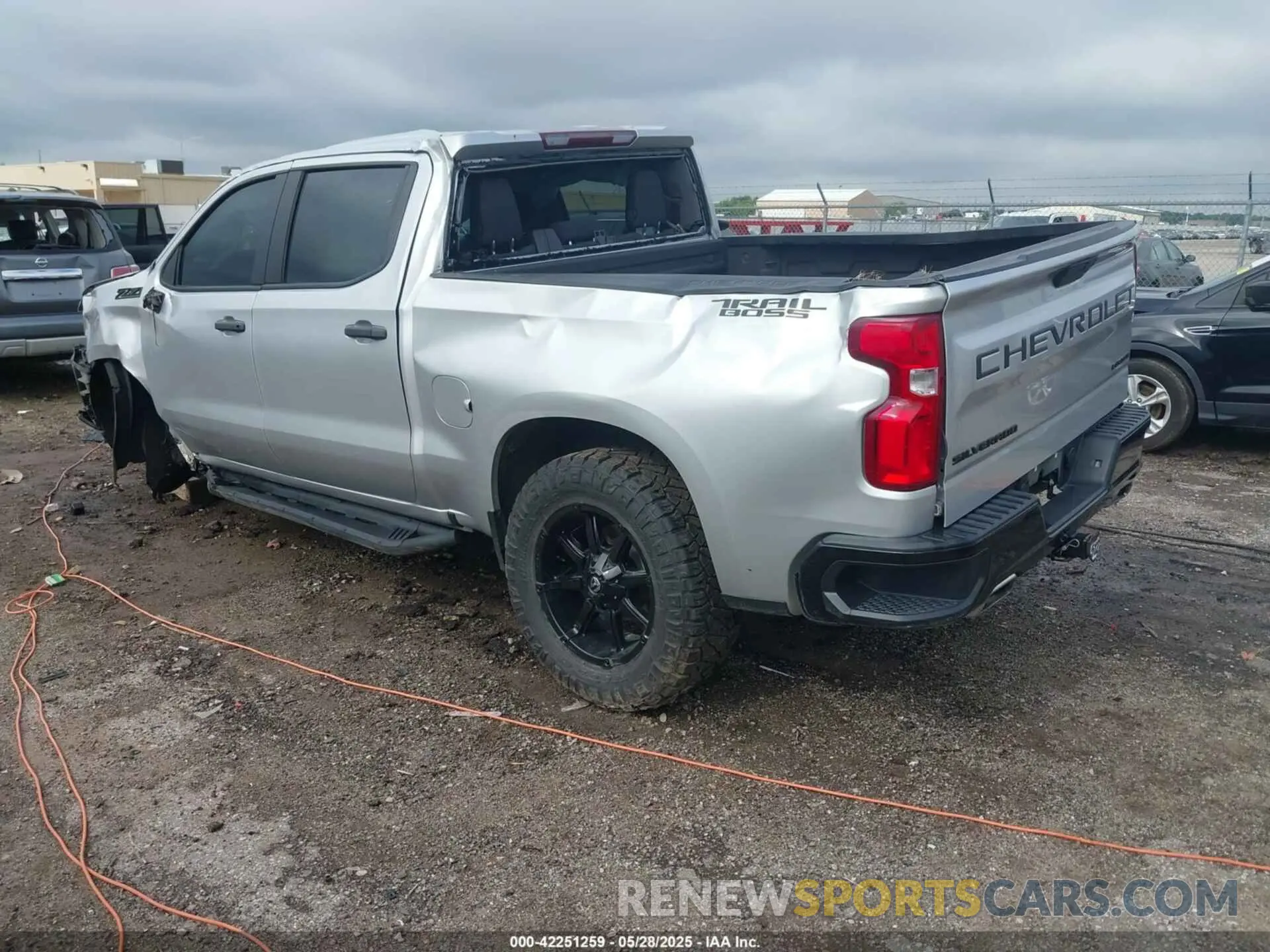 3 fotografías del automóvil dañado 3GCPYCEF0LG313183 CHEVROLET SILVERADO 1500 2020