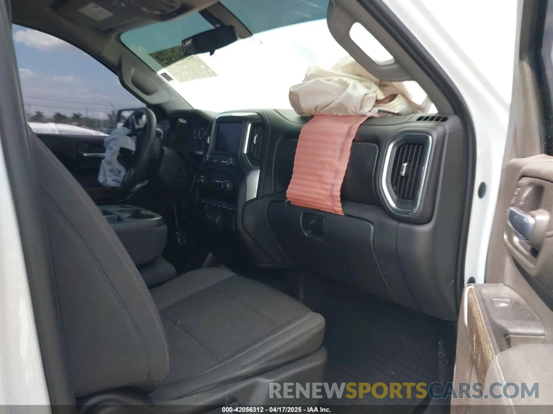 5 fotografías del automóvil dañado 3GCPYEEK9LG143348 CHEVROLET SILVERADO 1500 2020