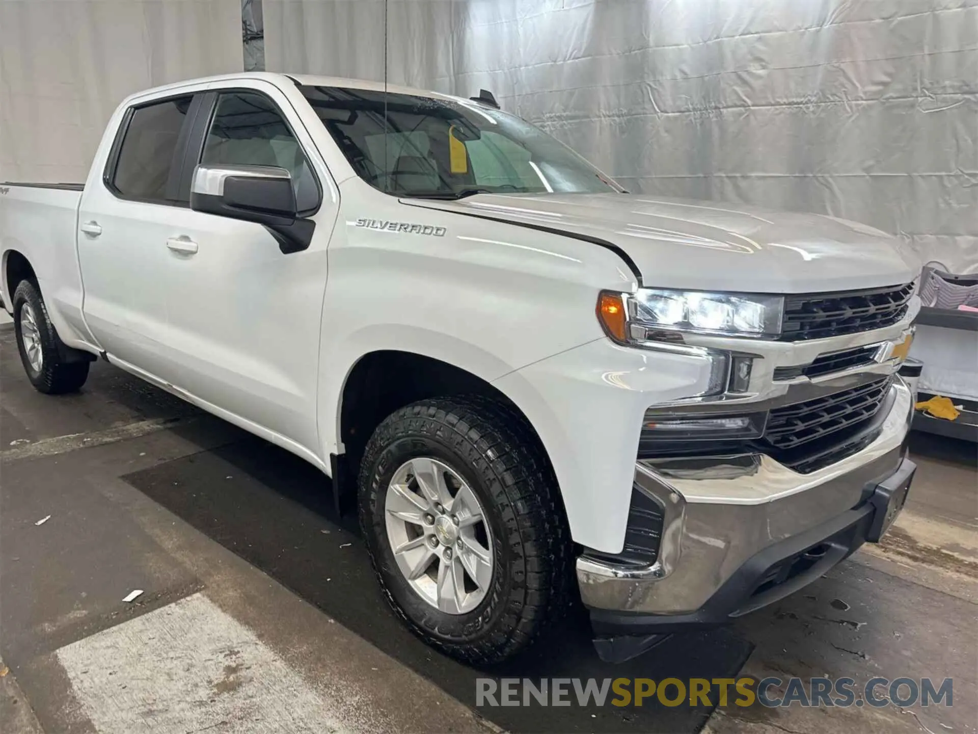 2 fotografías del automóvil dañado 3GCUYDED7LG344597 CHEVROLET SILVERADO 1500 2020