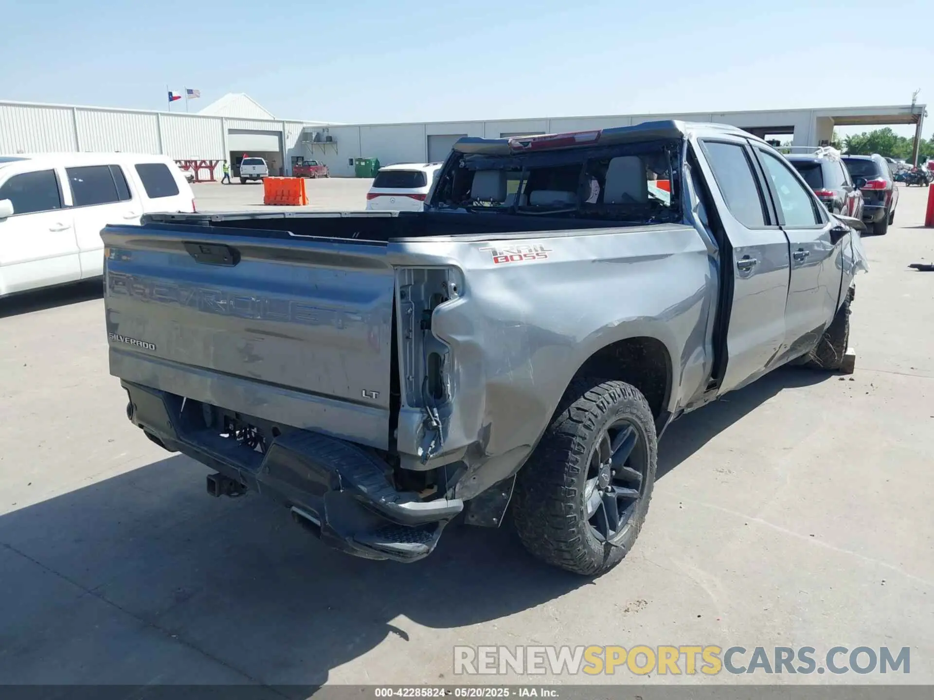 4 fotografías del automóvil dañado 3GCUYDEDXLG270432 CHEVROLET SILVERADO 1500 2020