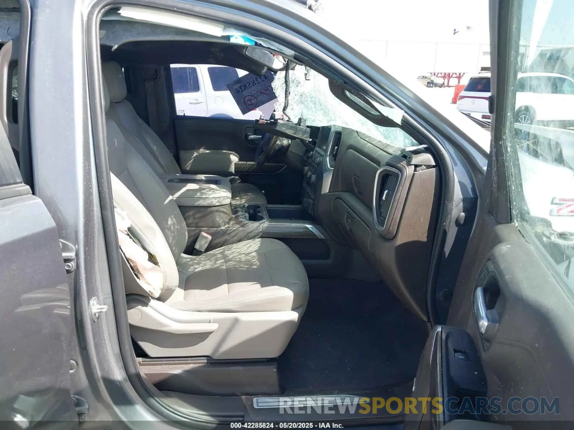 5 fotografías del automóvil dañado 3GCUYDEDXLG270432 CHEVROLET SILVERADO 1500 2020