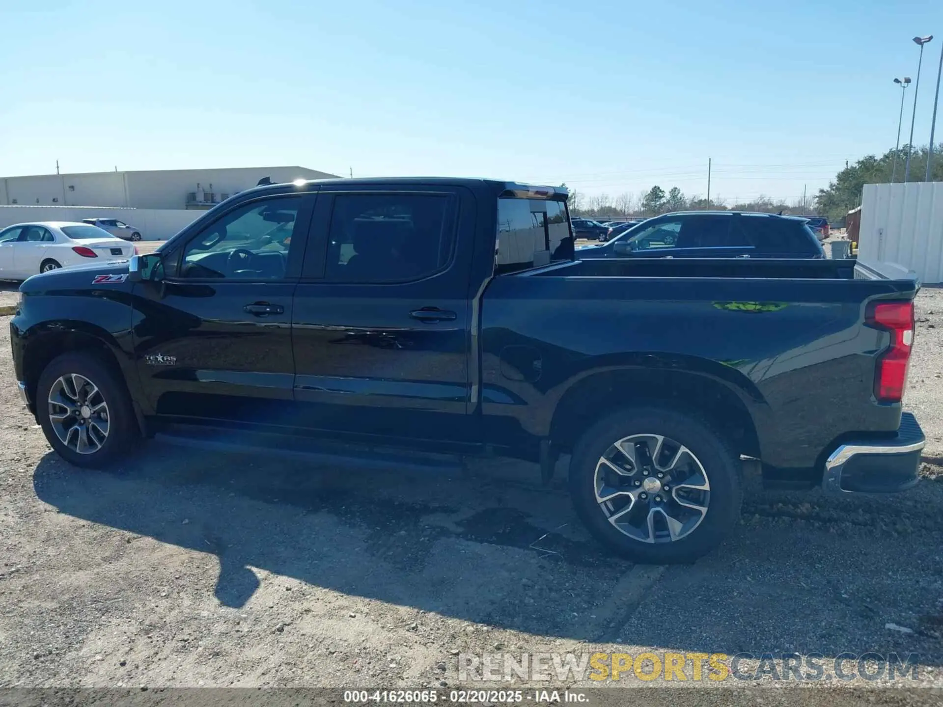 14 fotografías del automóvil dañado 3GCUYDET1LG115145 CHEVROLET SILVERADO 1500 2020
