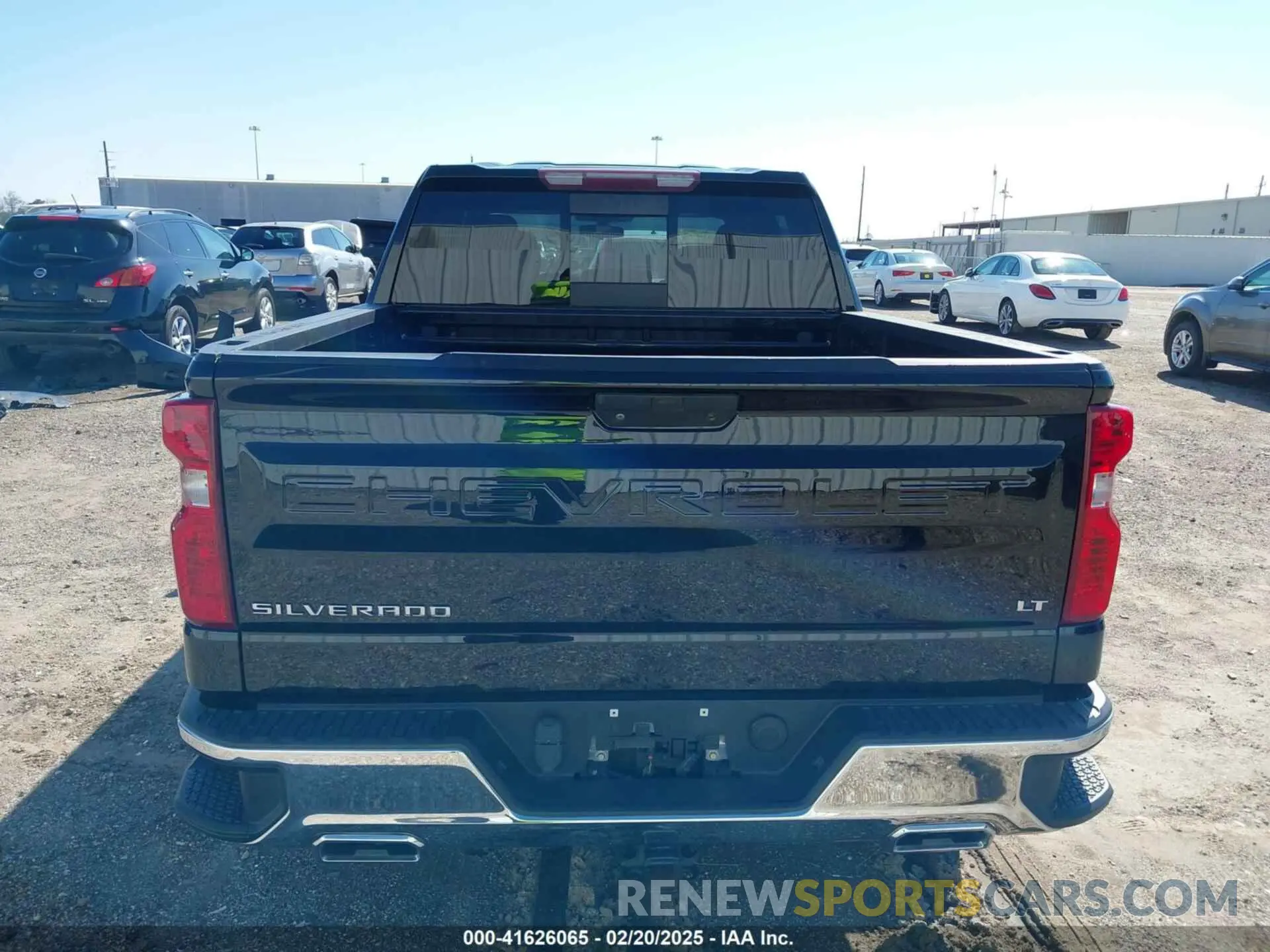 16 fotografías del automóvil dañado 3GCUYDET1LG115145 CHEVROLET SILVERADO 1500 2020