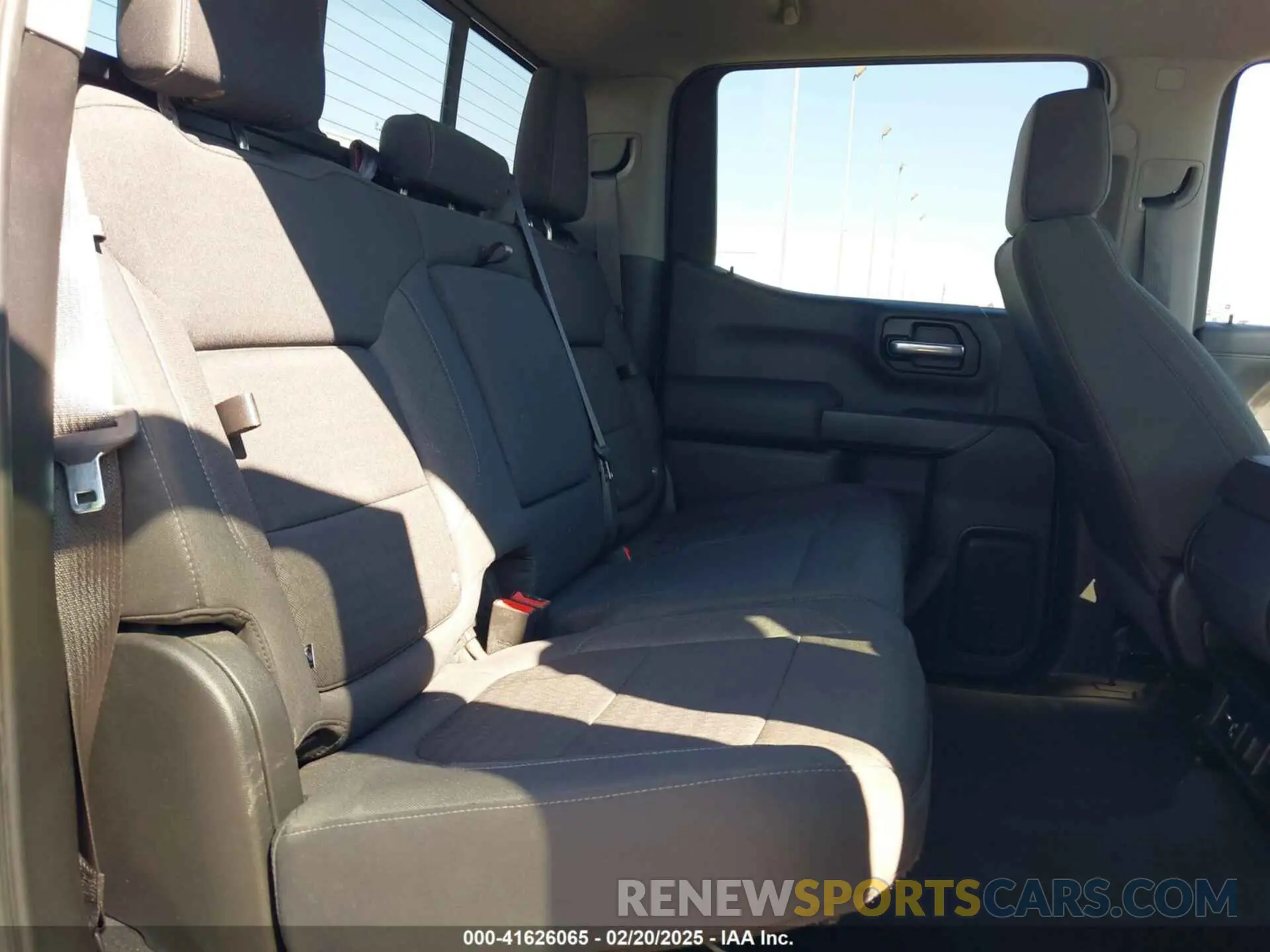 8 fotografías del automóvil dañado 3GCUYDET1LG115145 CHEVROLET SILVERADO 1500 2020
