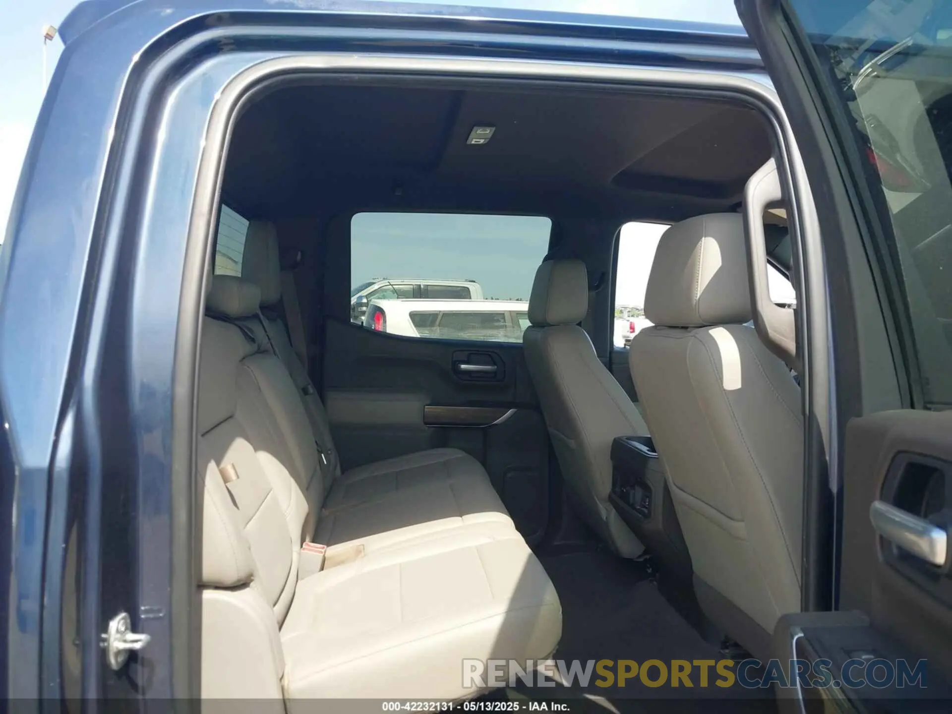 8 fotografías del automóvil dañado 3GCUYEED2LG129800 CHEVROLET SILVERADO 1500 2020