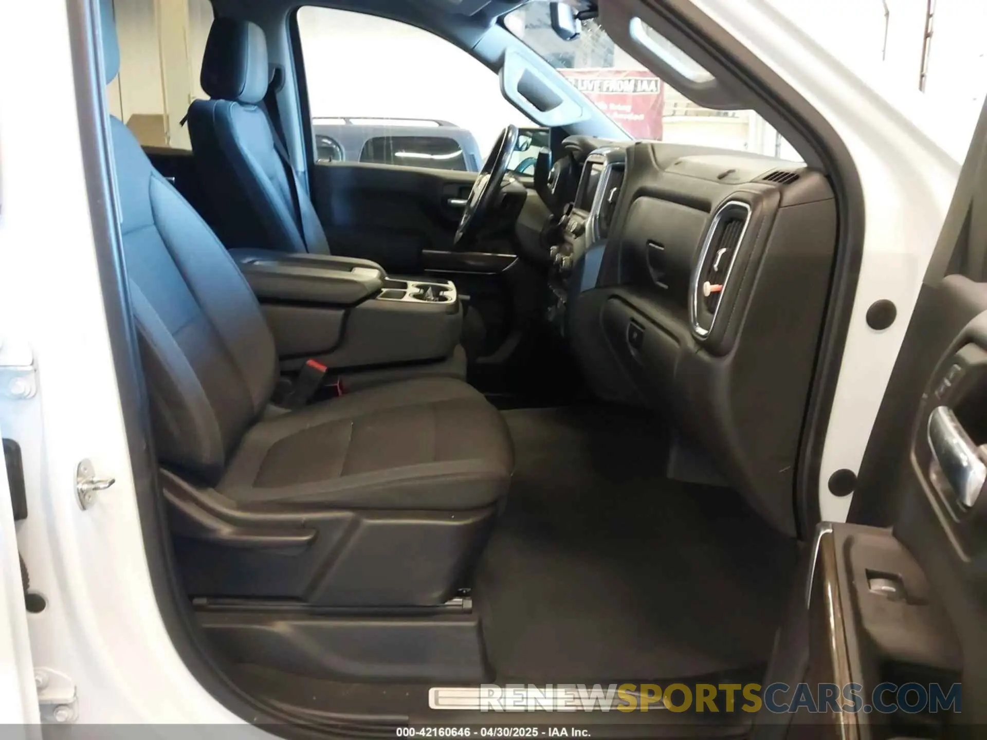 5 fotografías del automóvil dañado 3GCUYEEDXLG104675 CHEVROLET SILVERADO 1500 2020