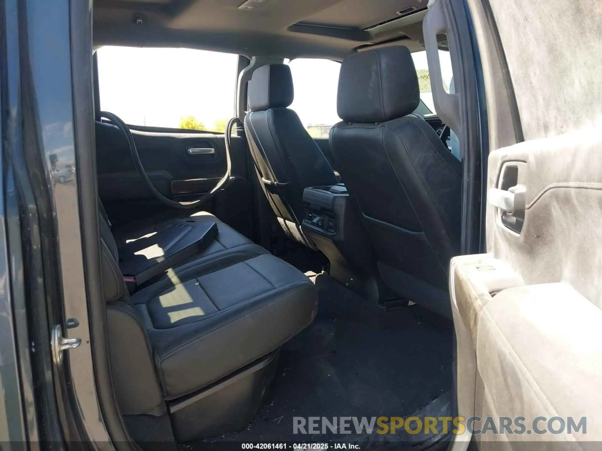 8 fotografías del automóvil dañado 3GCUYEET3LG214622 CHEVROLET SILVERADO 1500 2020
