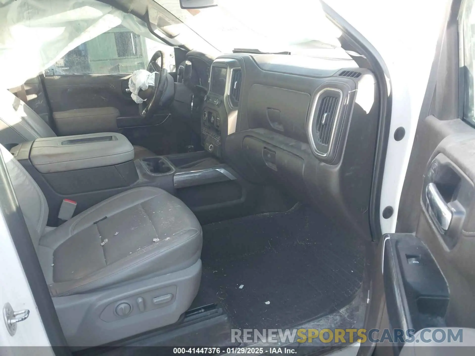 5 fotografías del automóvil dañado 3GCUYGED3LG169721 CHEVROLET SILVERADO 1500 2020
