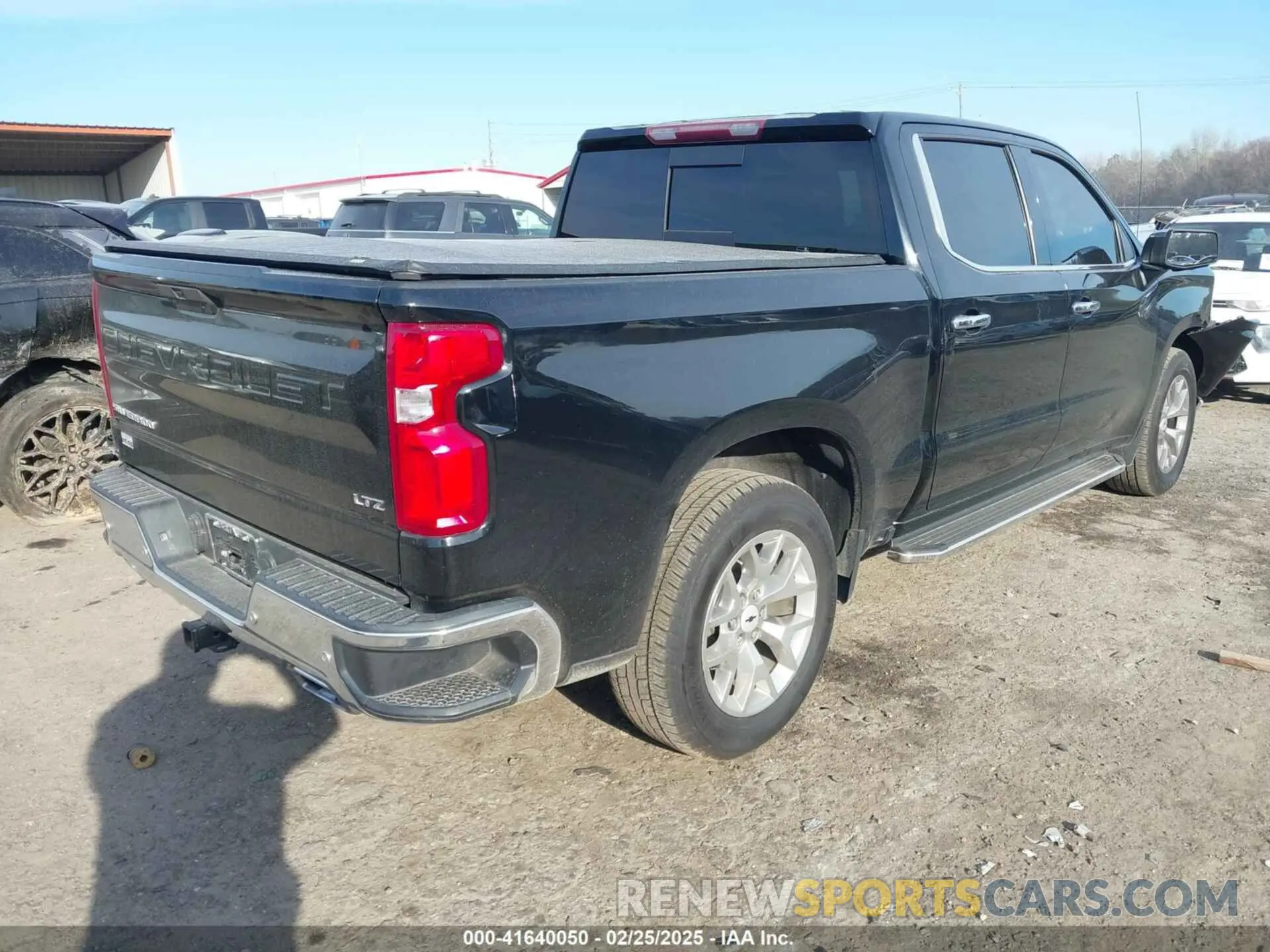 4 fotografías del automóvil dañado 3GCUYGET2LG392176 CHEVROLET SILVERADO 1500 2020