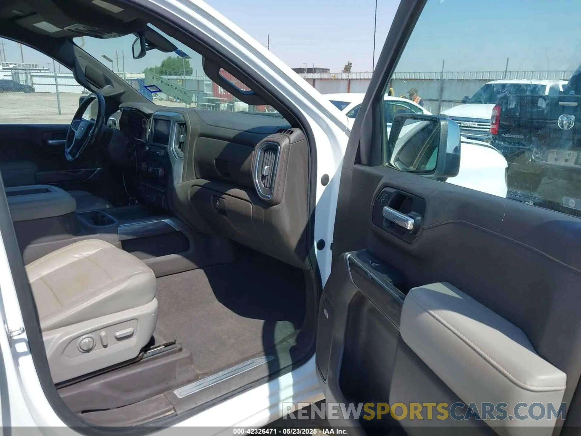 5 fotografías del automóvil dañado 3GCUYGET7LG386230 CHEVROLET SILVERADO 1500 2020